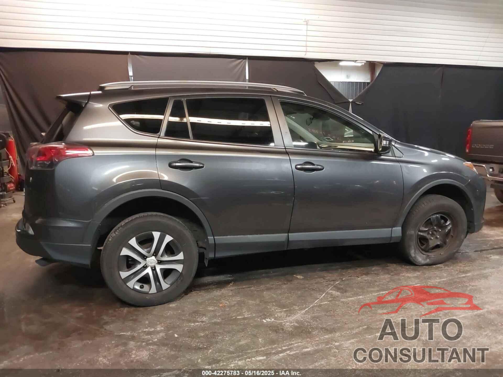 TOYOTA RAV4 2018 - JTMBFREVXJJ732745