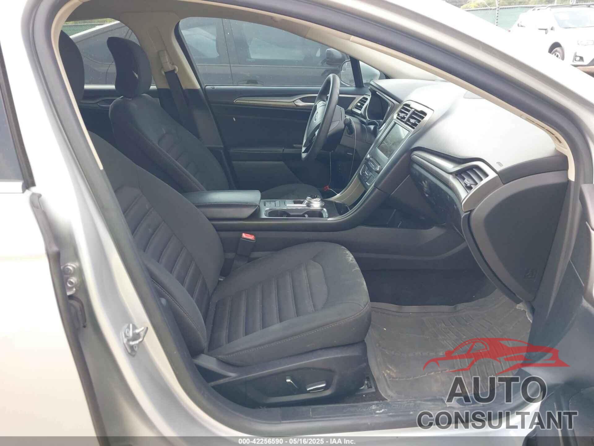 FORD FUSION HYBRID 2018 - 3FA6P0LU1JR157595