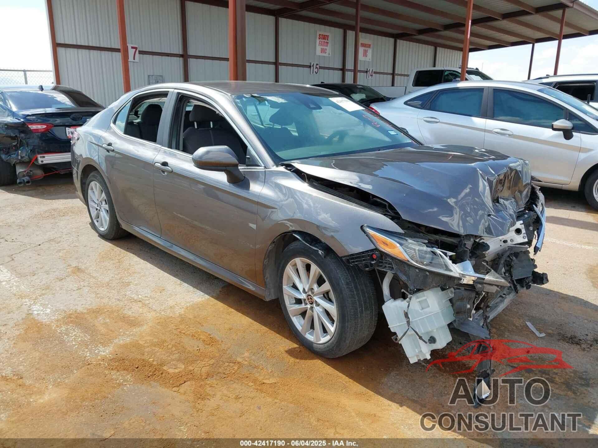 TOYOTA CAMRY 2022 - 4T1C11AK2NU050670
