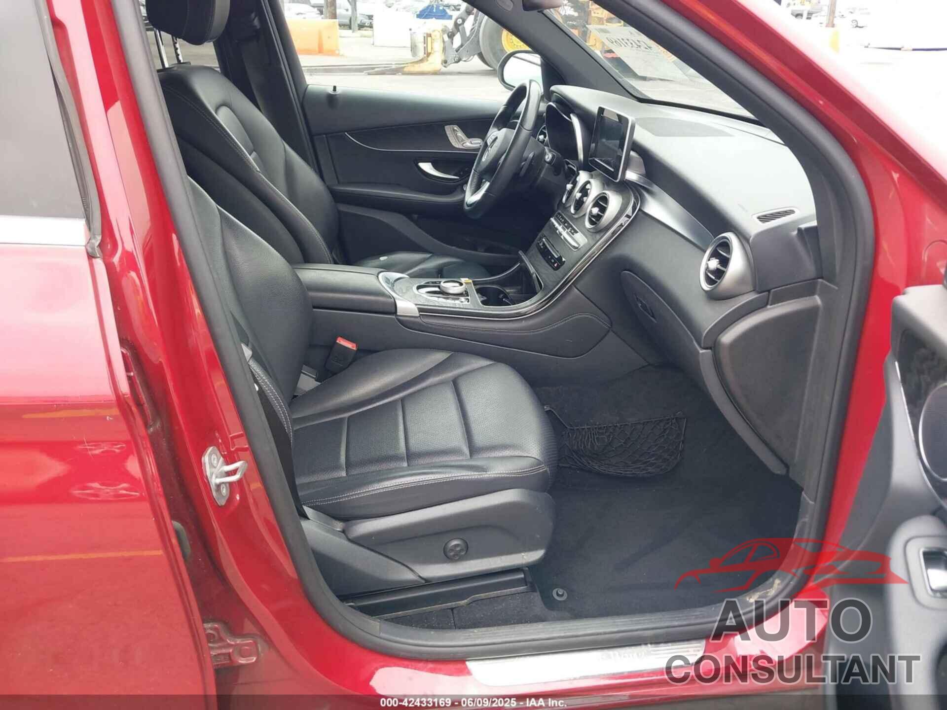 MERCEDES-BENZ GLC 300 2018 - WDC0G4JB6JV081815