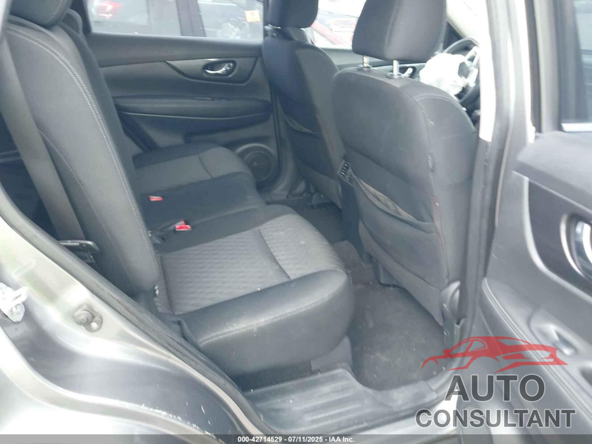 NISSAN ROGUE 2017 - KNMAT2MT5HP522900