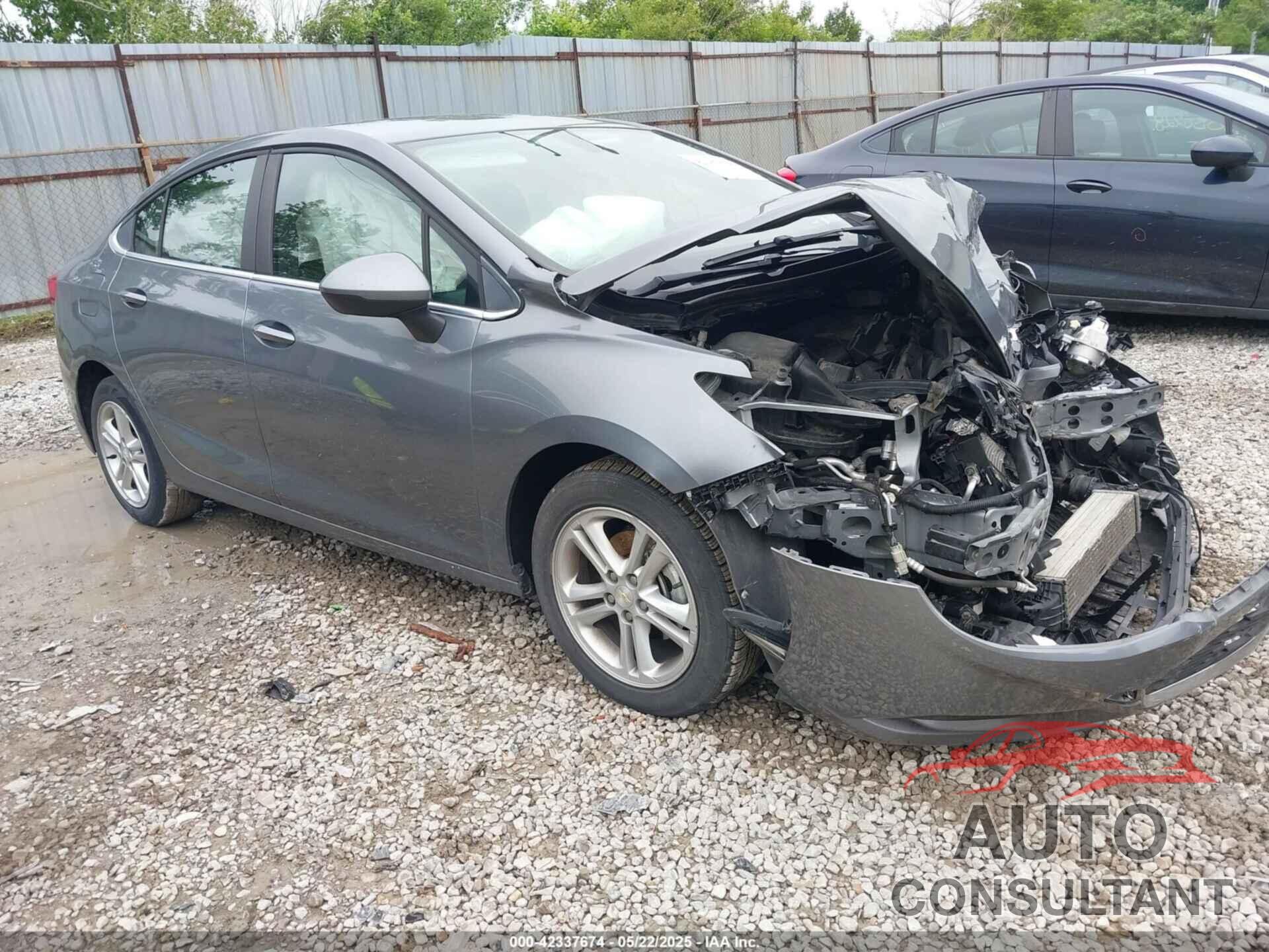 CHEVROLET CRUZE 2018 - 1G1BE5SM6J7168301