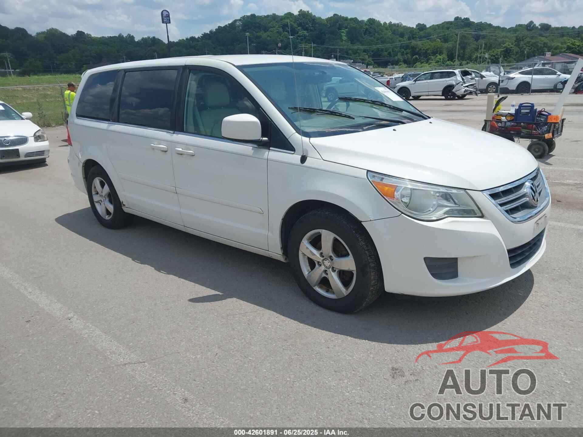 VOLKSWAGEN ROUTAN 2010 - 2V4RW3D13AR388199