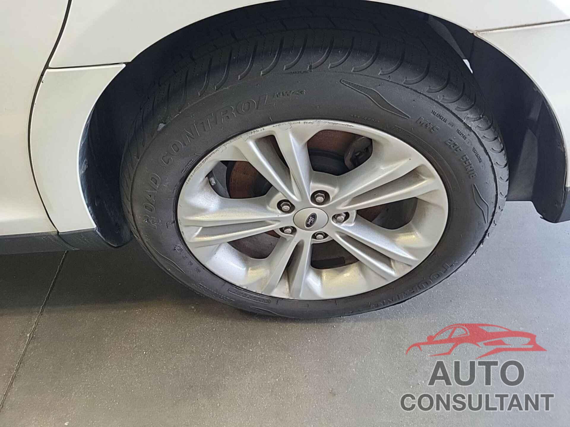 FORD TAURUS 2018 - 1FAHP2E82JG120034