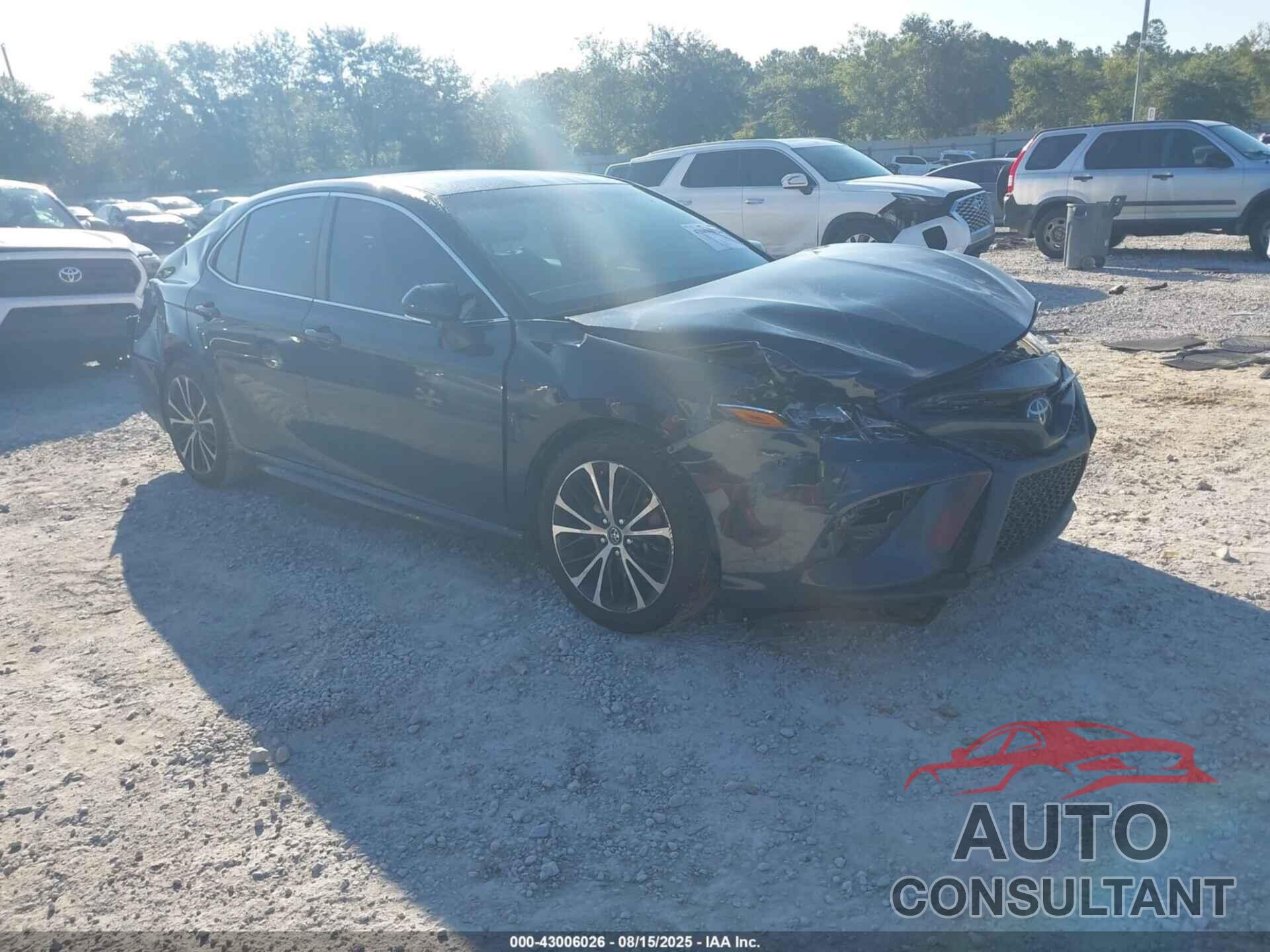 TOYOTA CAMRY 2018 - 4T1B11HK0JU643861