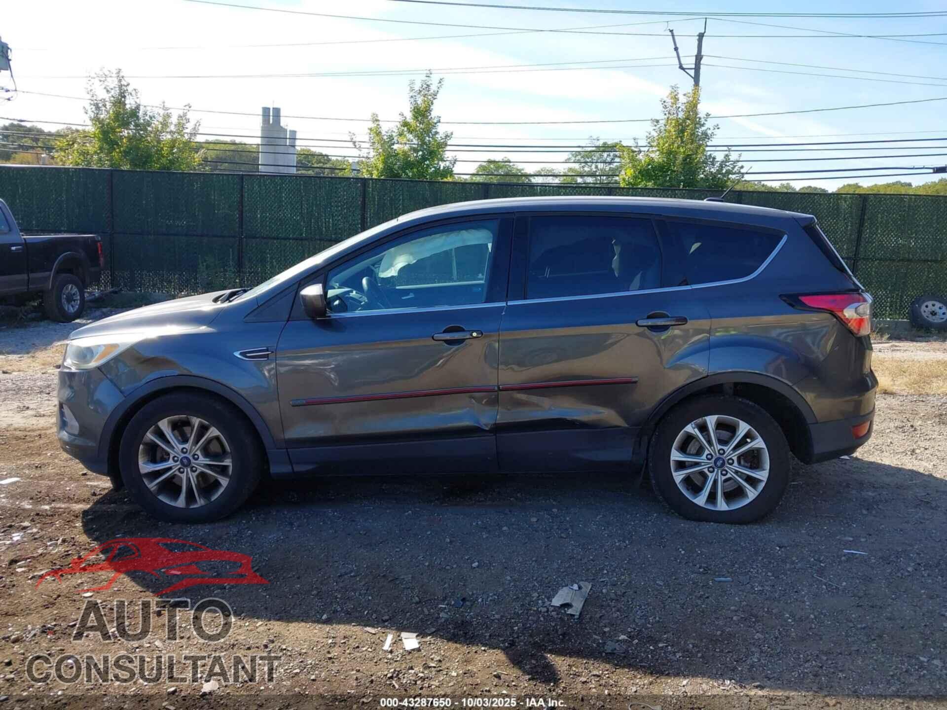 FORD ESCAPE 2017 - 1FMCU9G92HUB72735