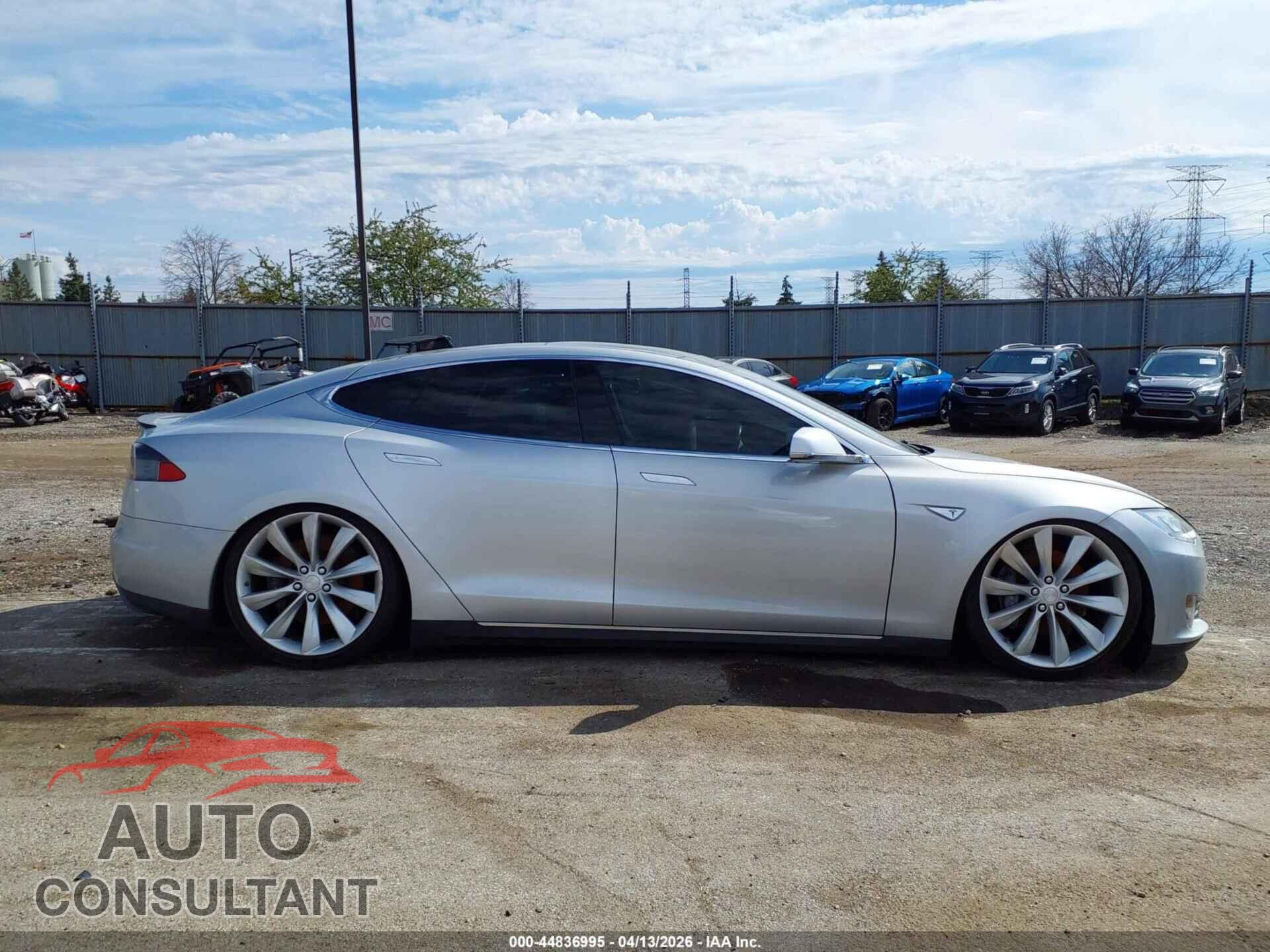 TESLA MODEL S 2013 - 5YJSA1DP8DFP05798