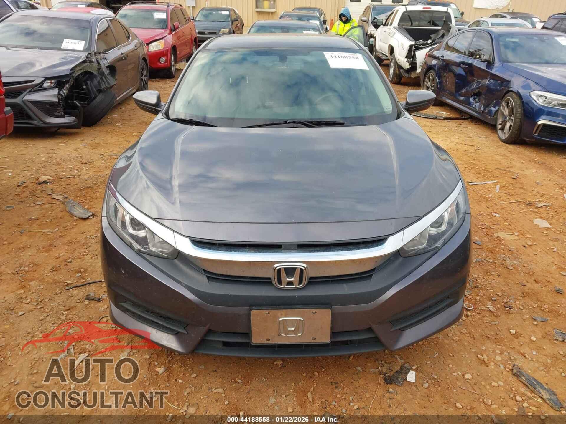 HONDA CIVIC 2018 - 2HGFC2F58JH545751