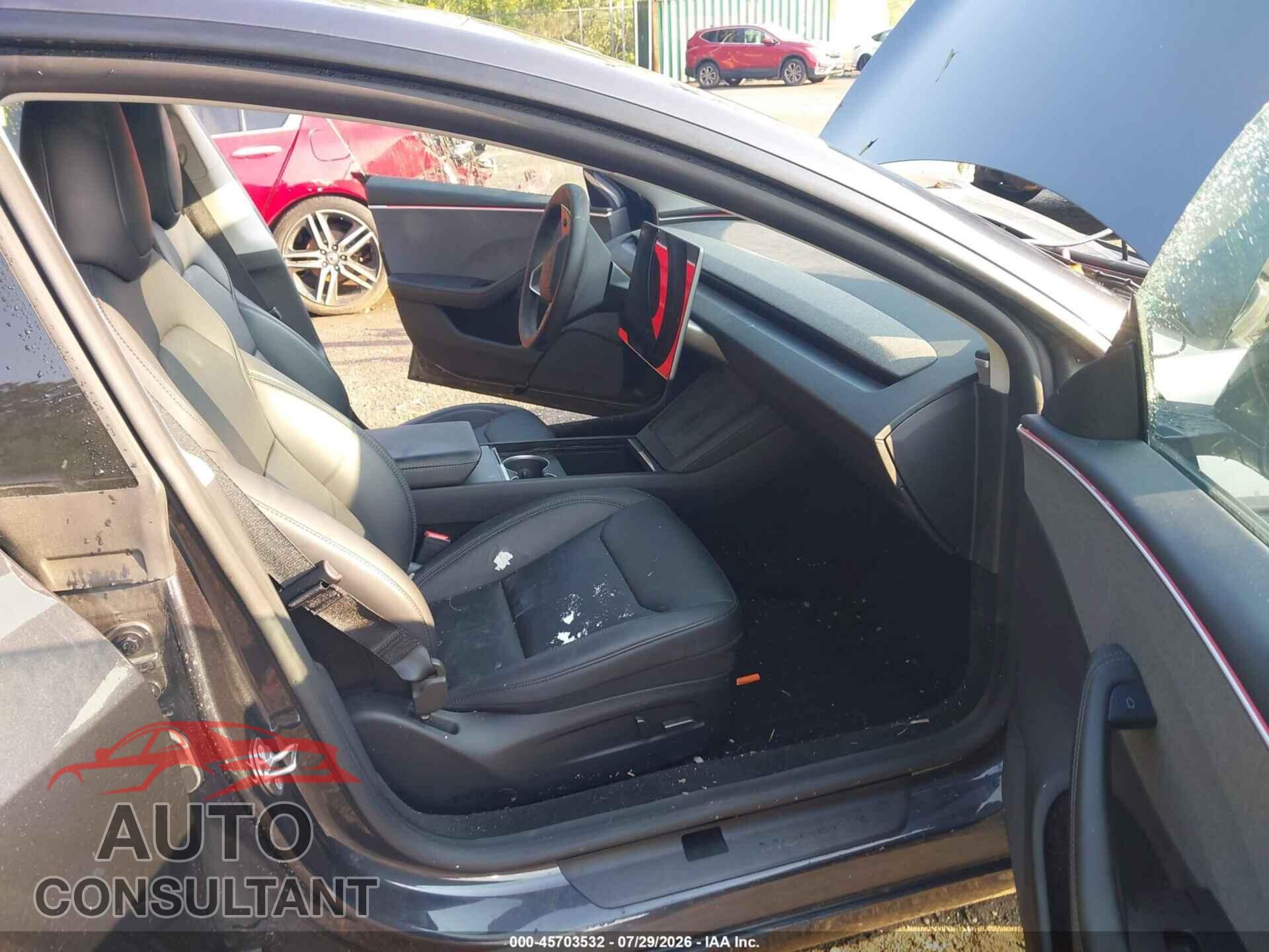 TESLA MODEL 3 2024 - 5YJ3E1EA8RF843643