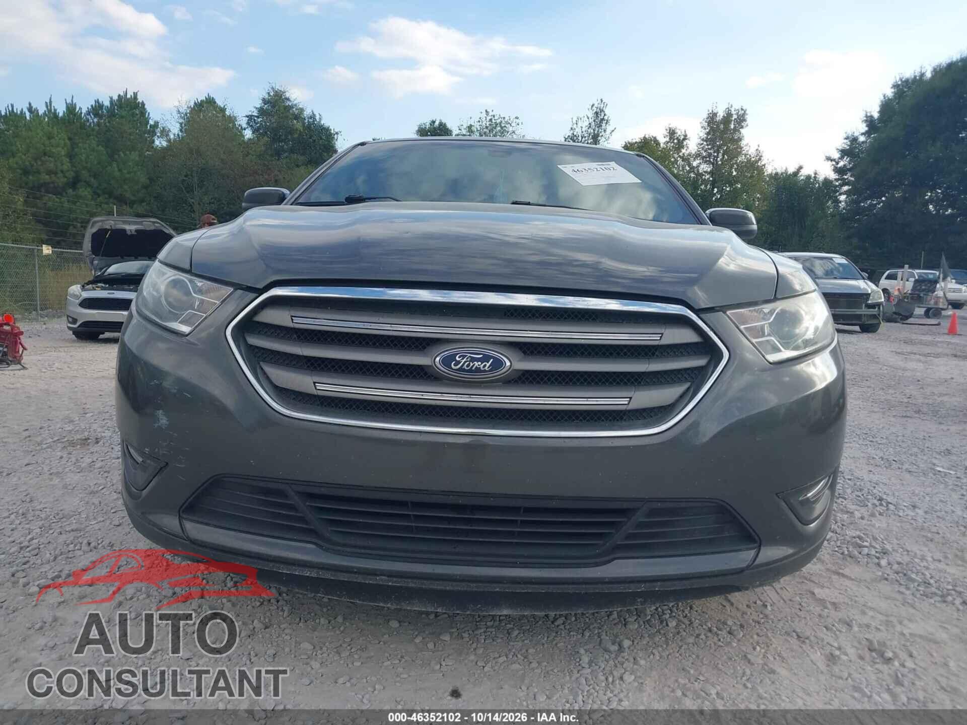 FORD TAURUS 2017 - 1FAHP2E83HG105391