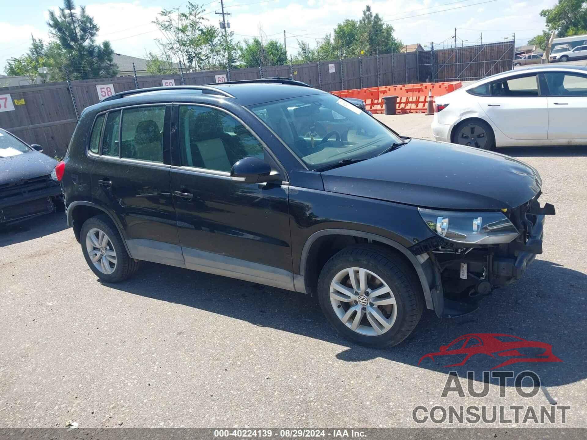 VOLKSWAGEN TIGUAN 2017 - WVGBV7AX5HK027771