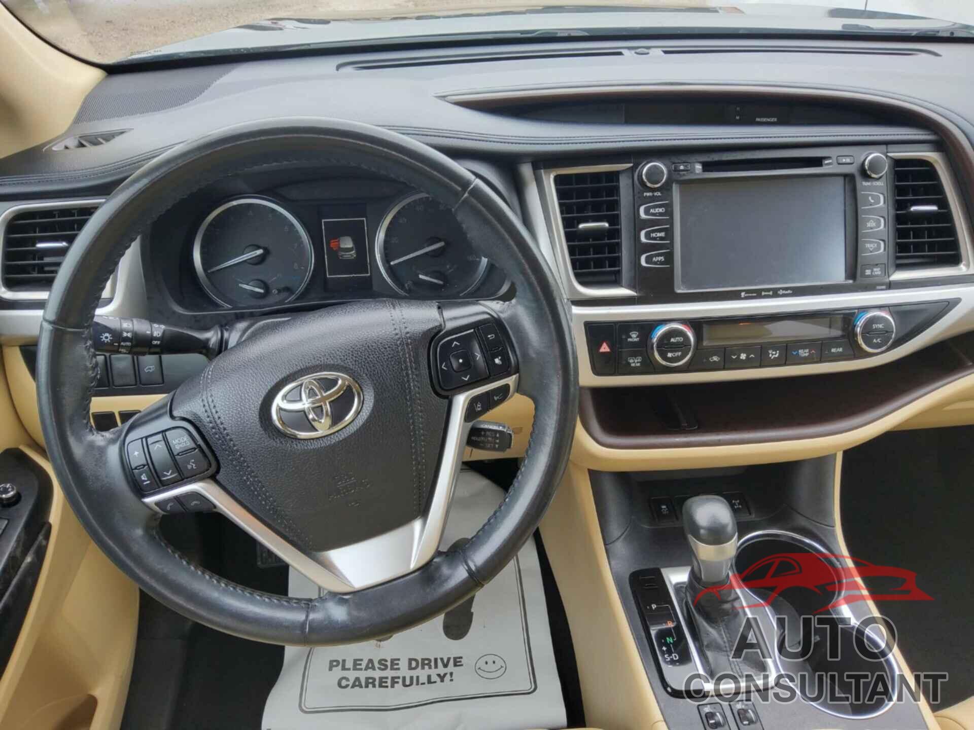 TOYOTA HIGHLANDER 2019 - 5TDJZRFH0KS585271