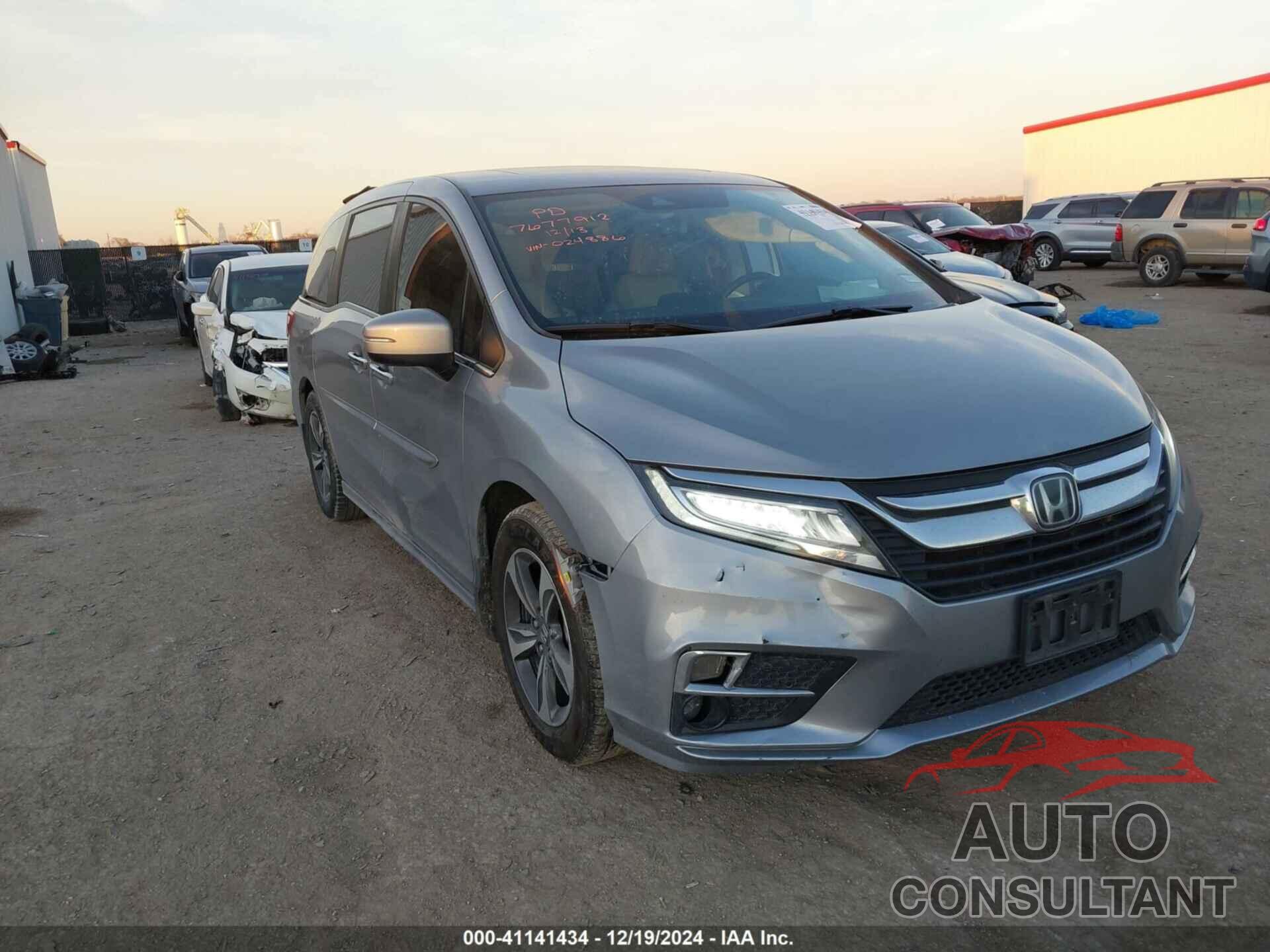 HONDA ODYSSEY 2018 - 5FNRL6H81JB024886