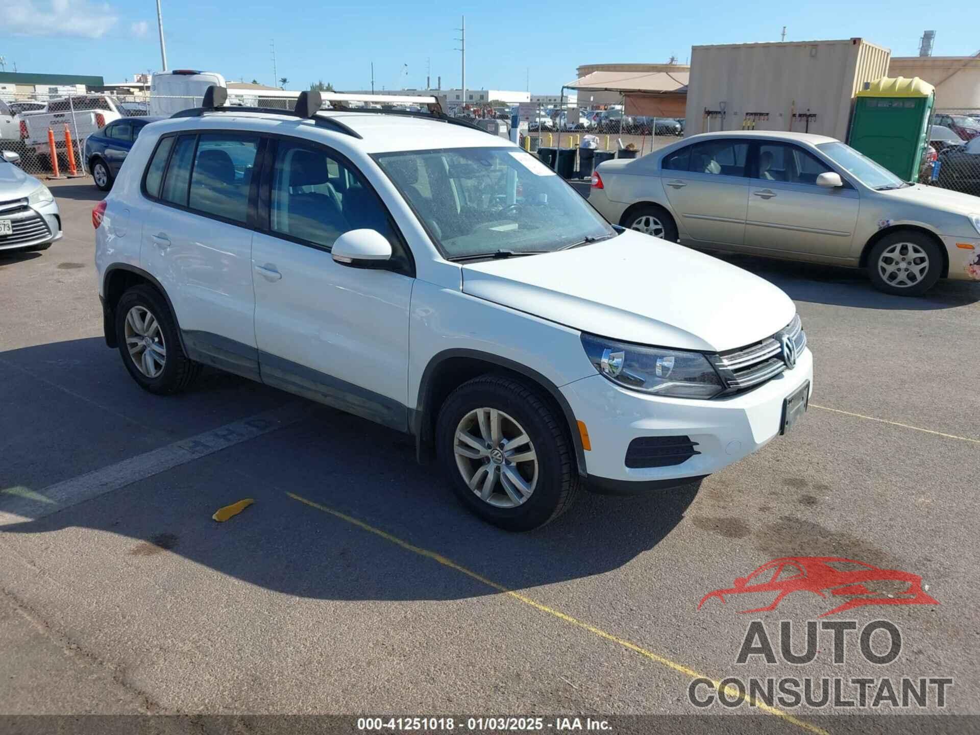 VOLKSWAGEN TIGUAN 2017 - WVGAV7AX4HK027272