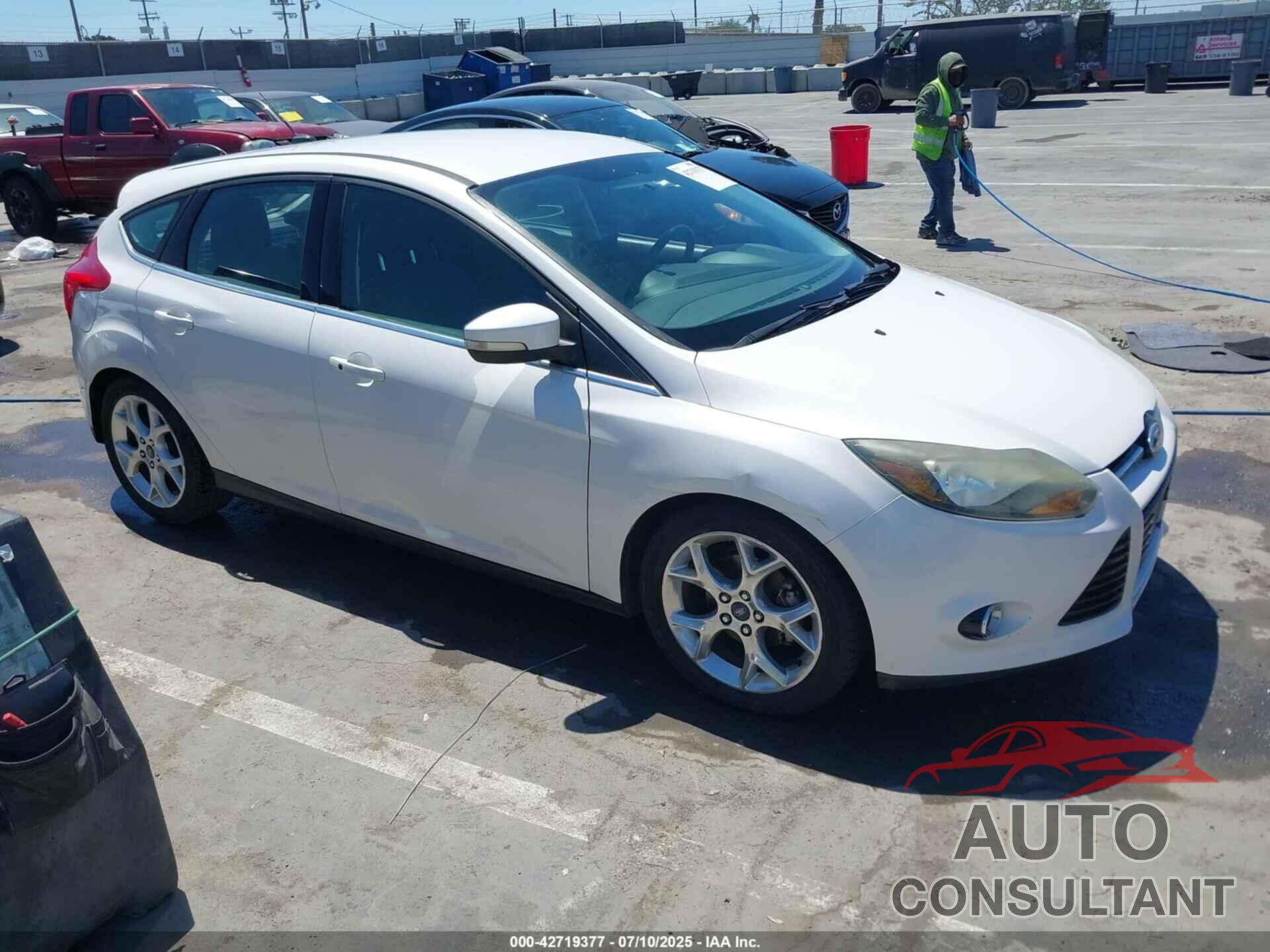 FORD FOCUS 2014 - 1FADP3N27EL330366