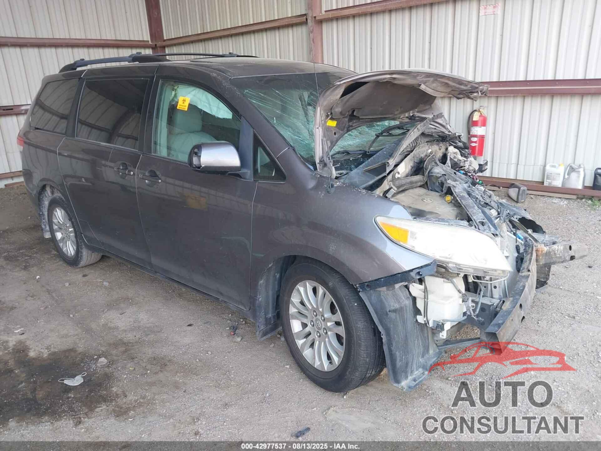 TOYOTA SIENNA 2011 - 5TDYK3DC5BS088773