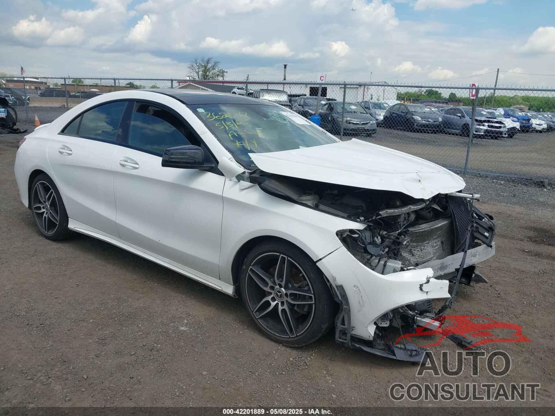 MERCEDES-BENZ CLA 250 2019 - WDDSJ4EB3KN724820