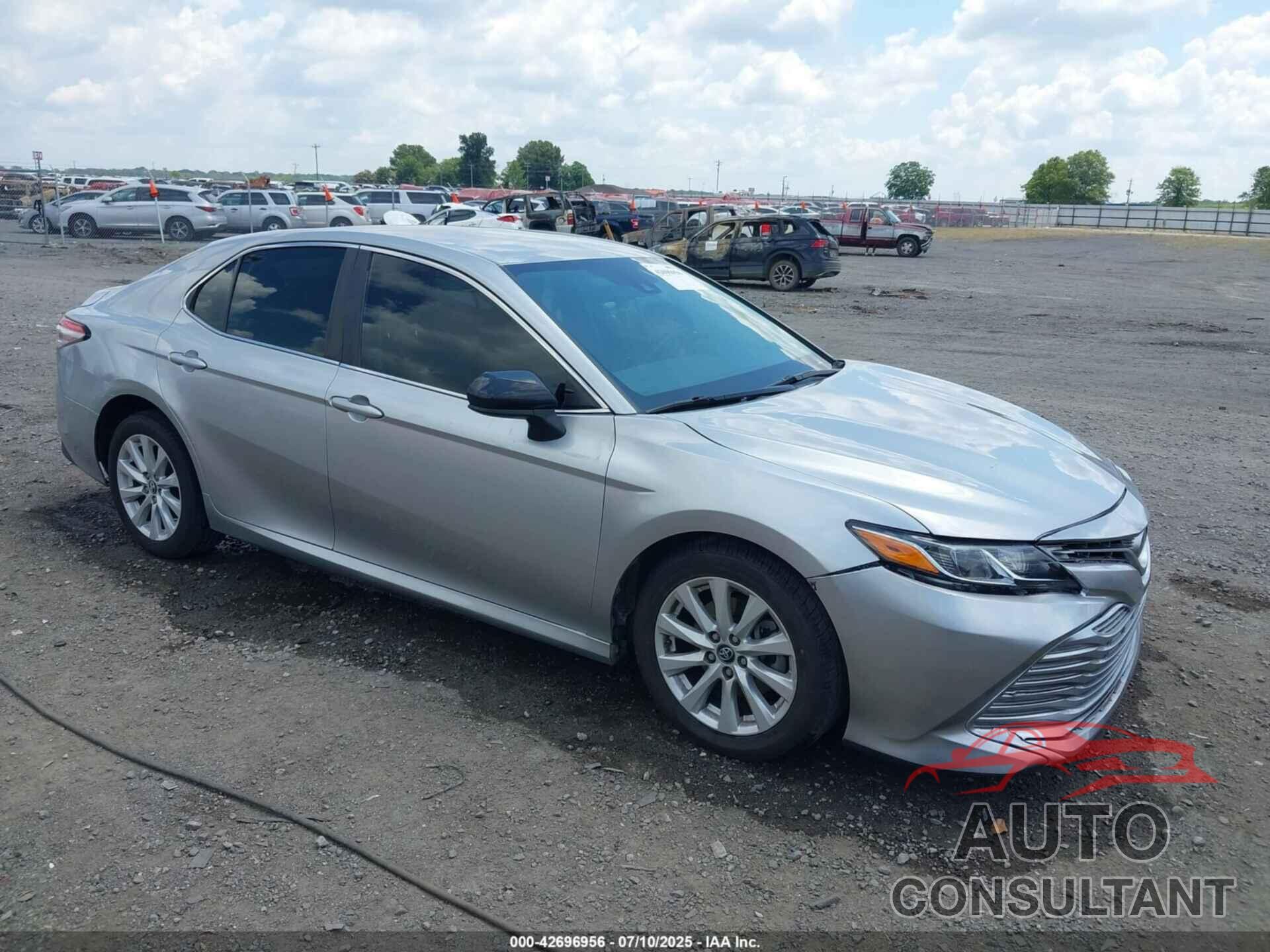 TOYOTA CAMRY 2018 - 4T1B11HK1JU078813
