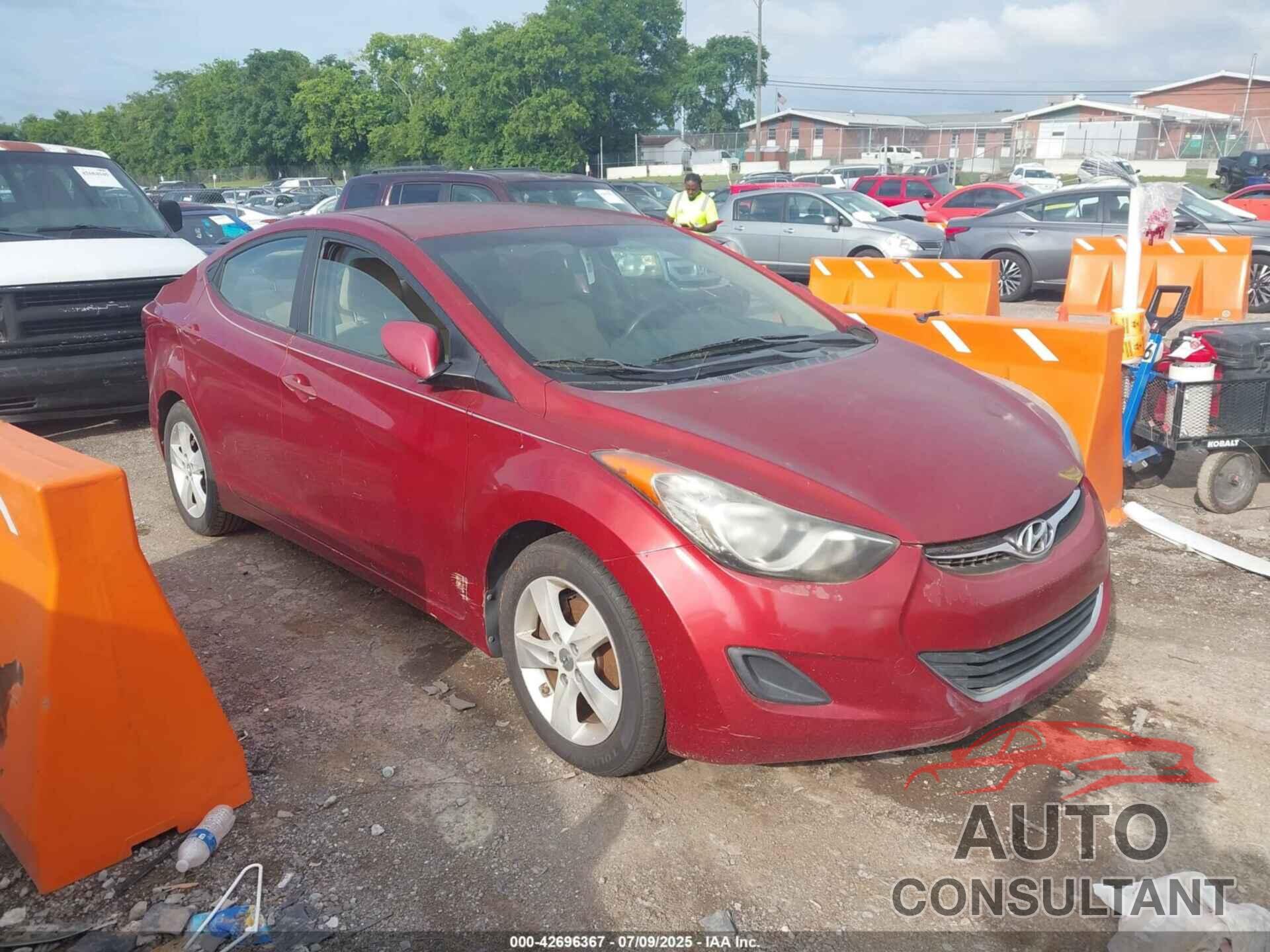 HYUNDAI ELANTRA 2011 - KMHDH4AE3BU117106