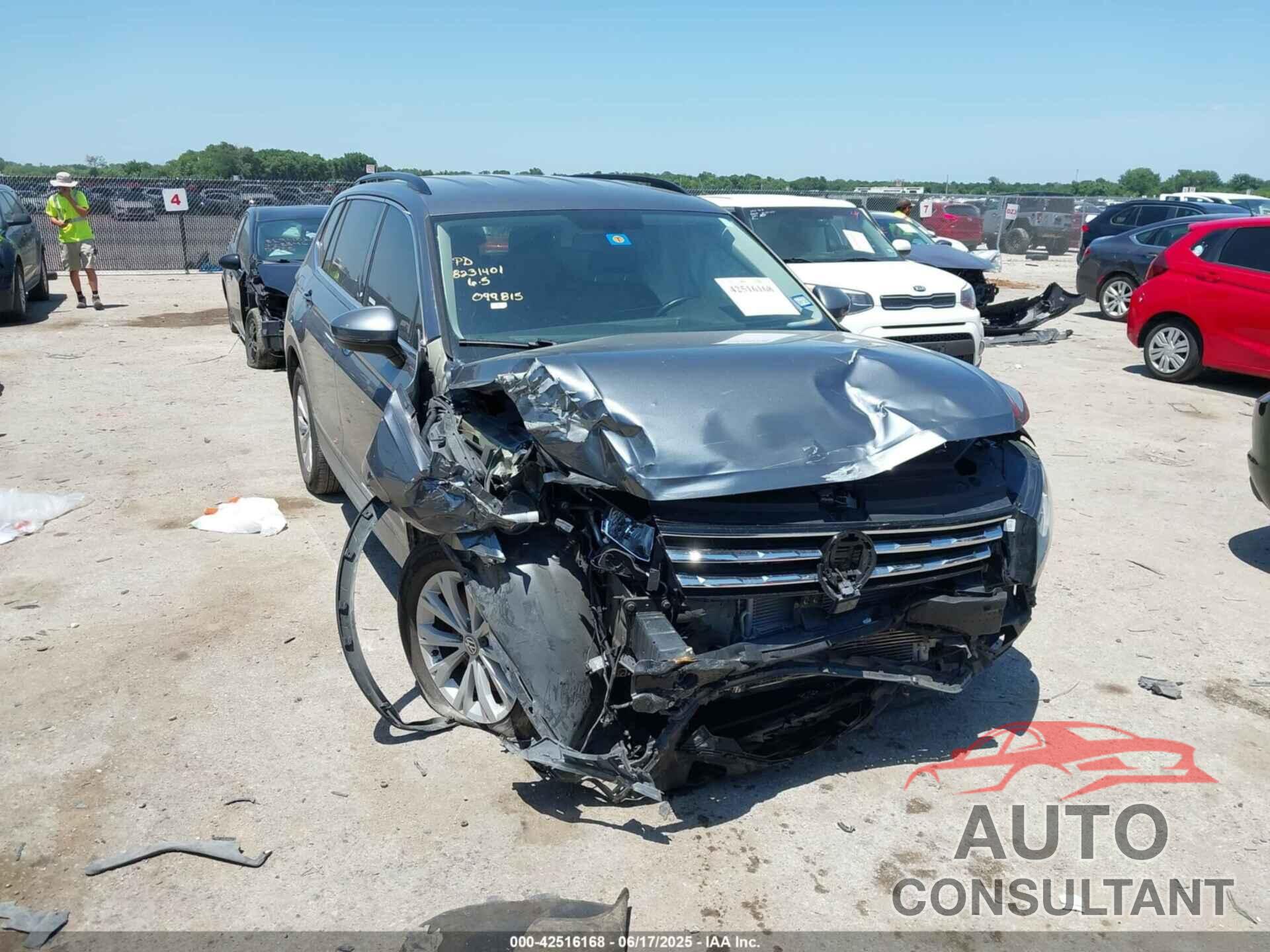 VOLKSWAGEN TIGUAN 2019 - 3VV3B7AX3KM099815