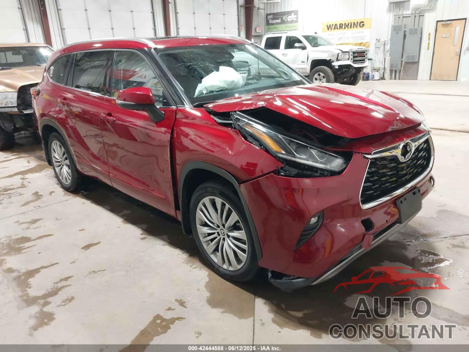 TOYOTA HIGHLANDER 2022 - 5TDFZRBH9NS227540
