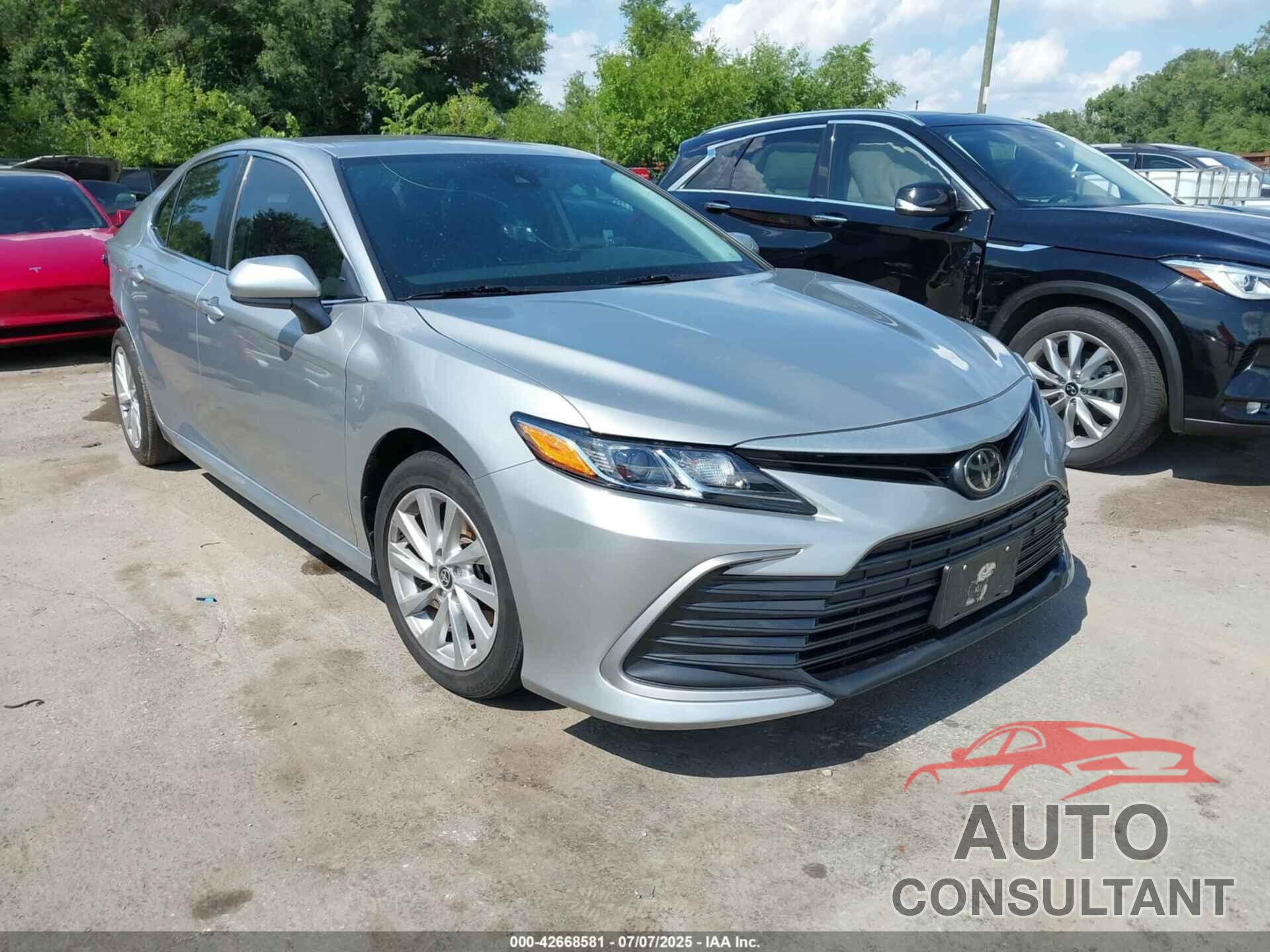 TOYOTA CAMRY 2021 - 4T1C11AKXMU442584