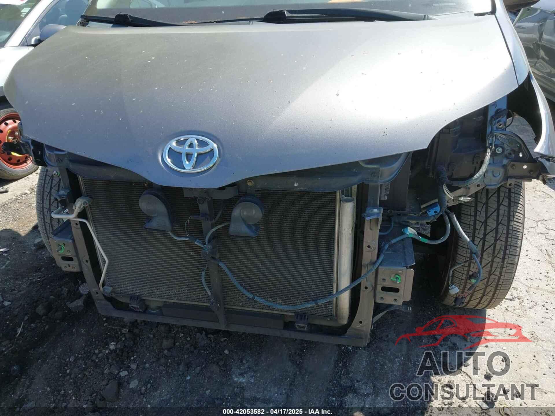 TOYOTA SIENNA 2011 - 5TDKK3DC3BS112980