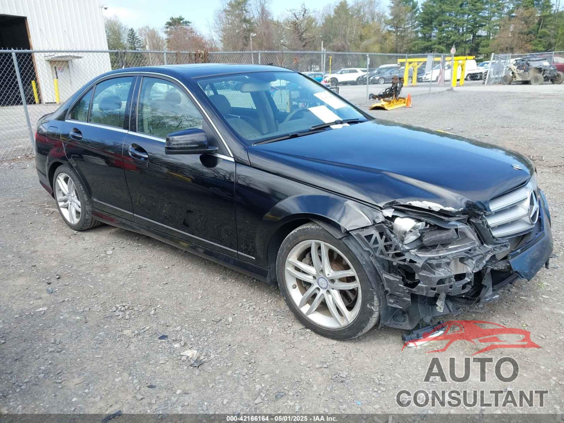 MERCEDES-BENZ C 300 2013 - WDDGF8AB4DG130040
