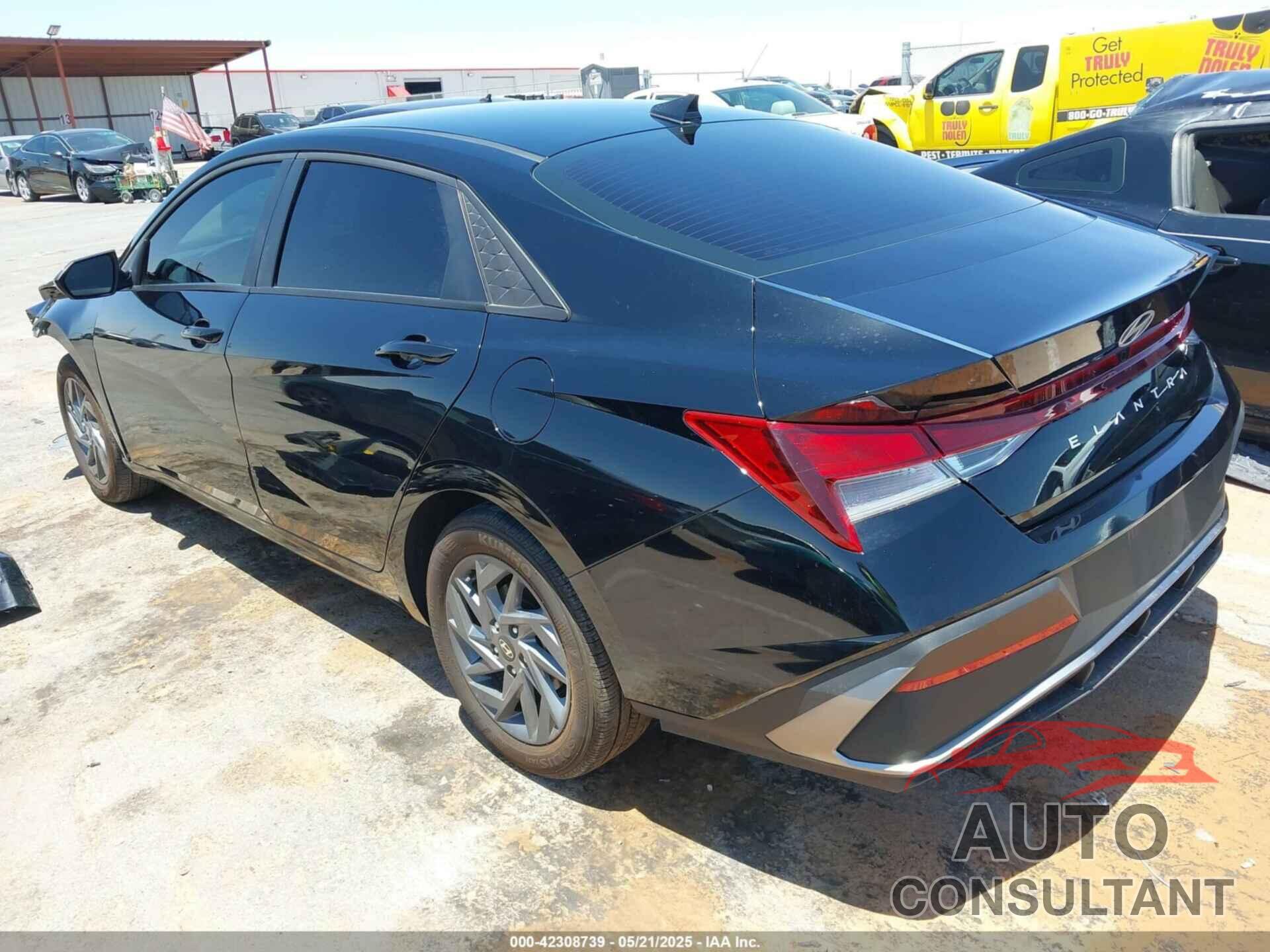 HYUNDAI ELANTRA 2024 - KMHLM4DG8RU682661