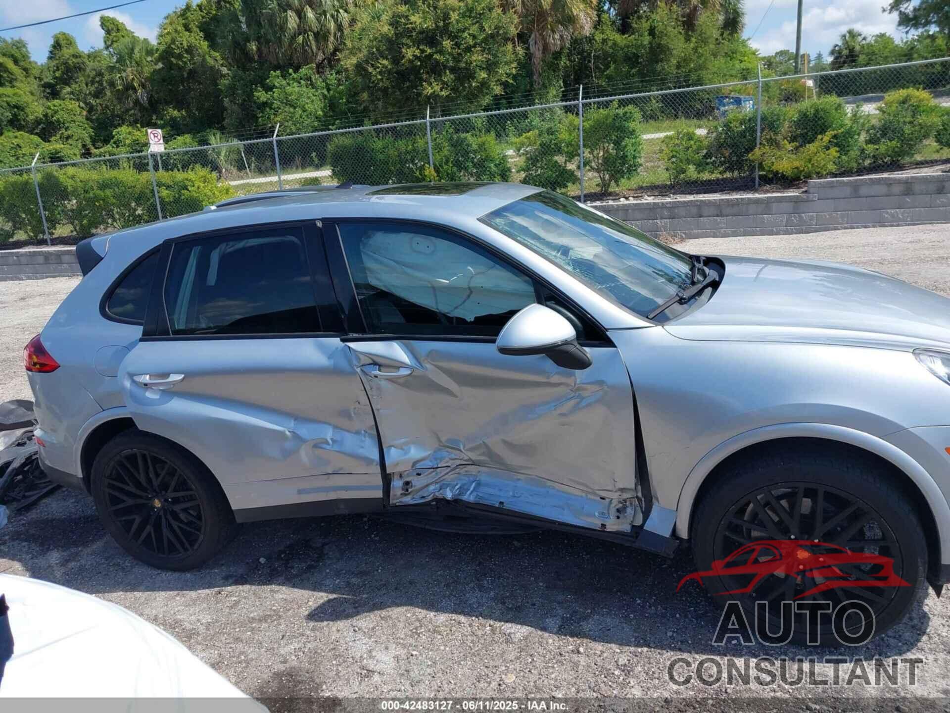 PORSCHE CAYENNE 2017 - WP1AA2A21HKA83921