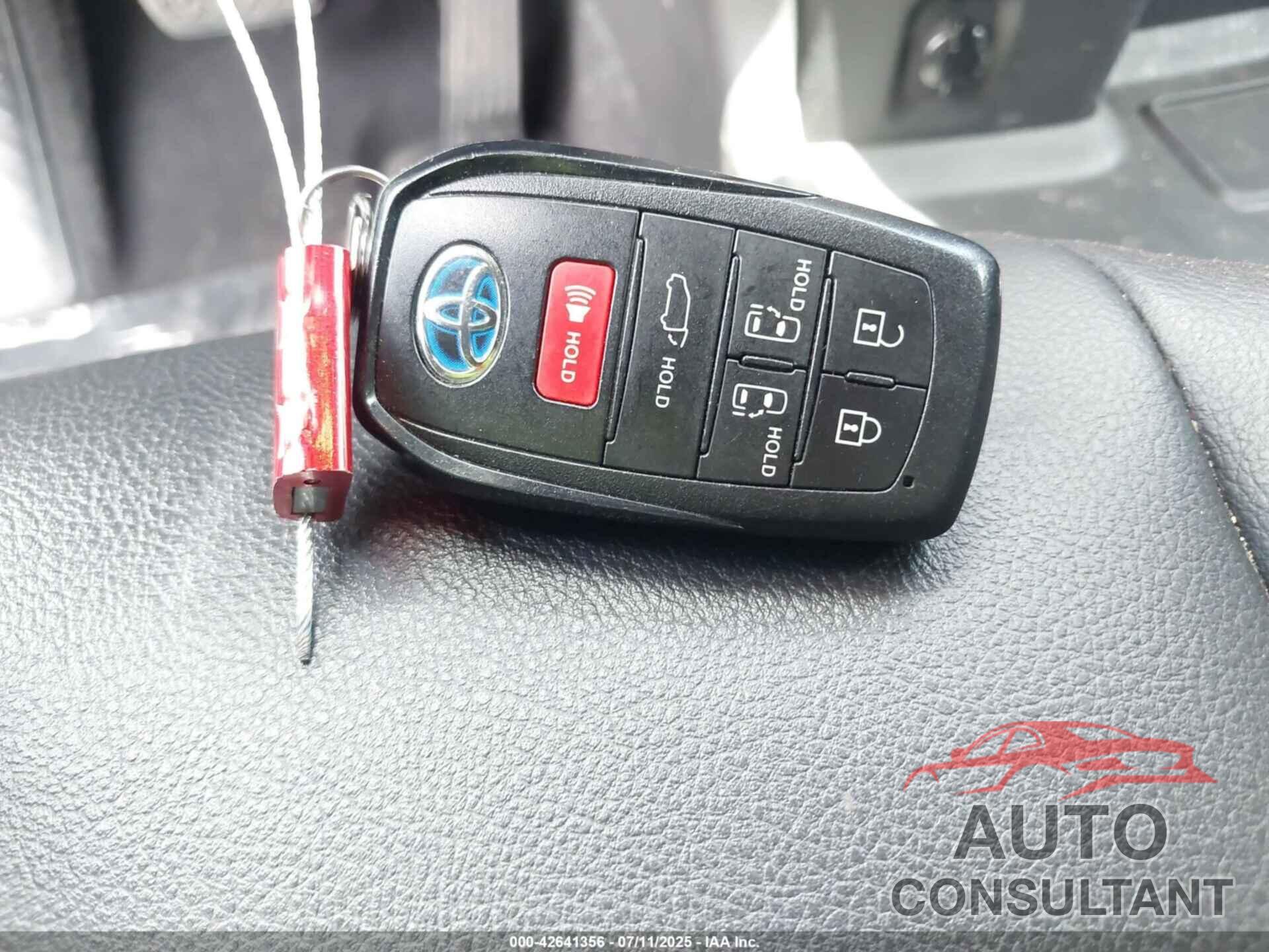 TOYOTA SIENNA 2021 - 5TDDRKEC7MS035725