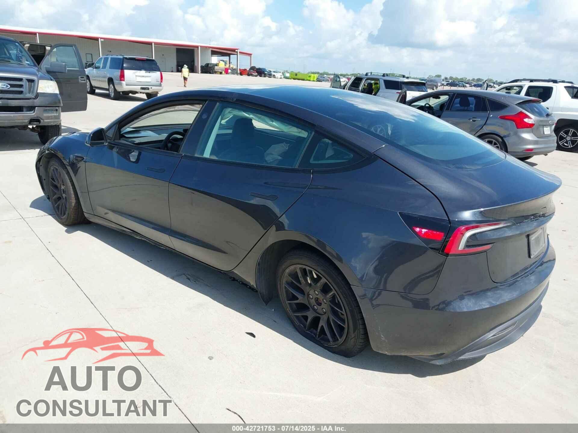 TESLA MODEL 3 2024 - 5YJ3E1EA5RF757111