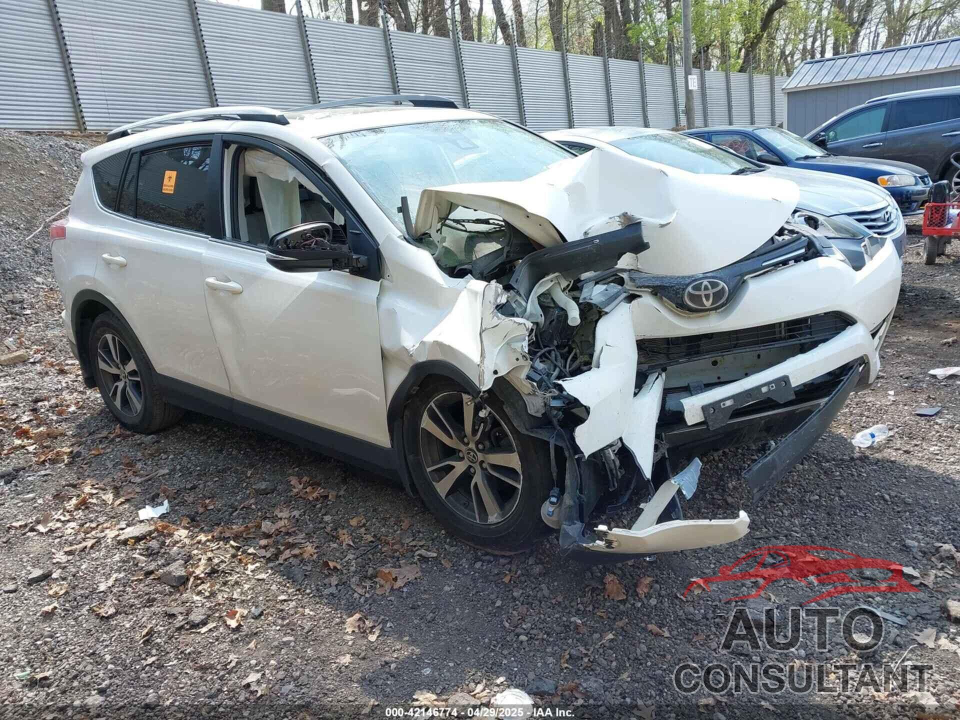 TOYOTA RAV4 2018 - JTMRFREV4JJ744971