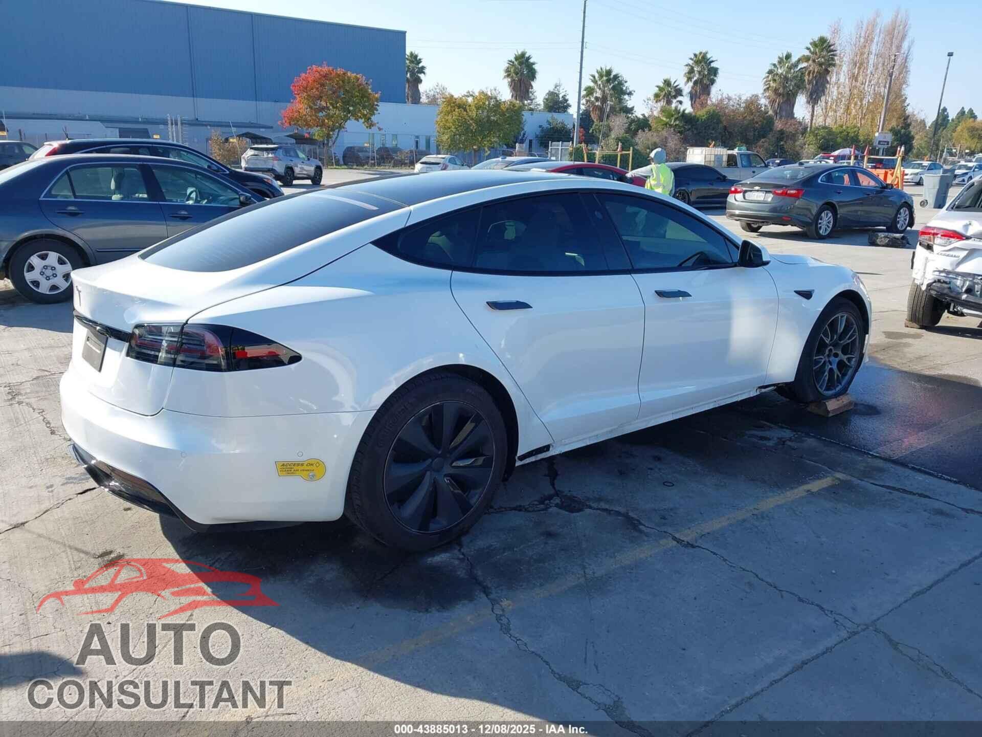 TESLA MODEL S 2022 - 5YJSA1E54NF493528