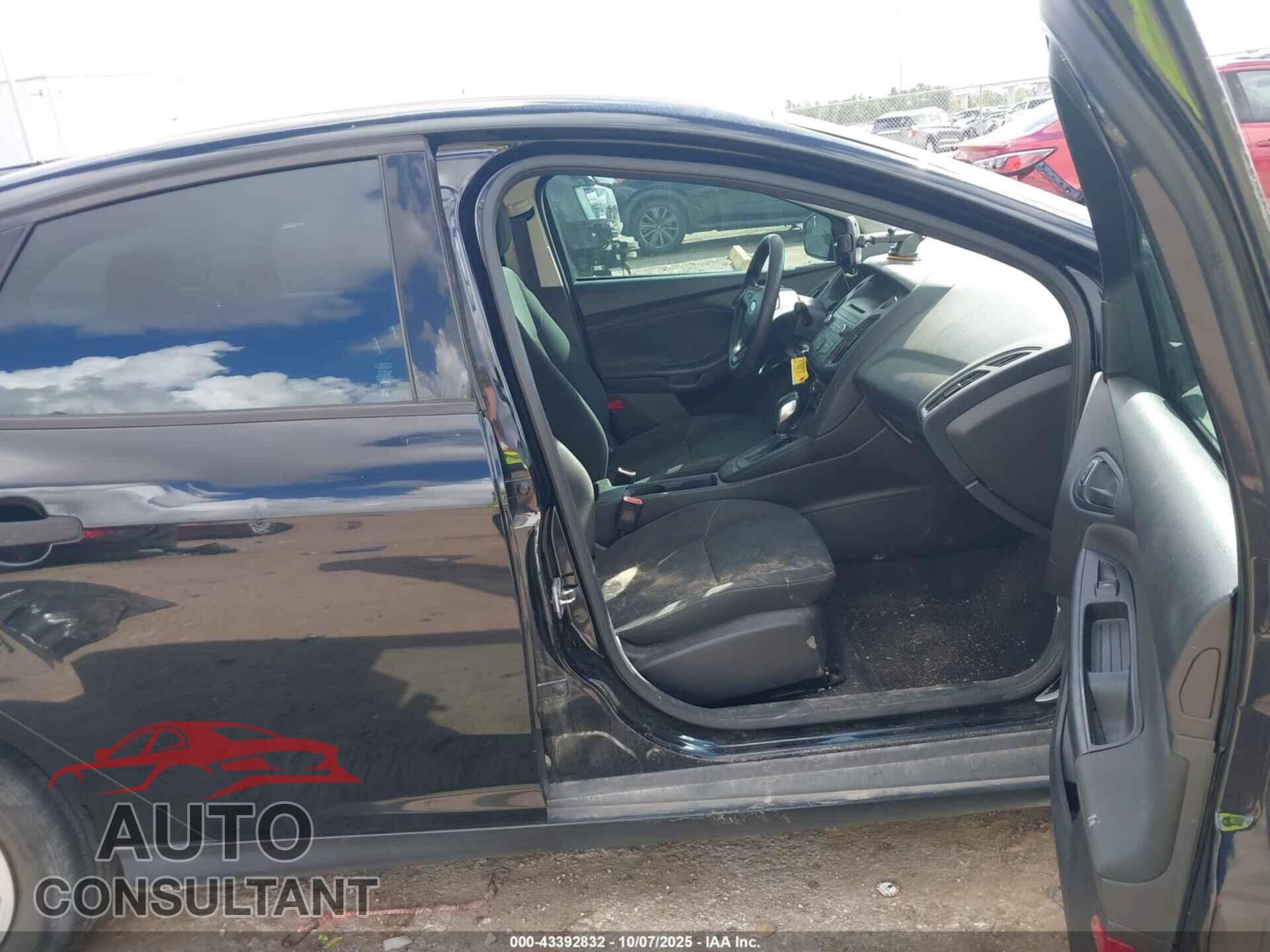 FORD FOCUS 2016 - 1FADP3E26GL212330