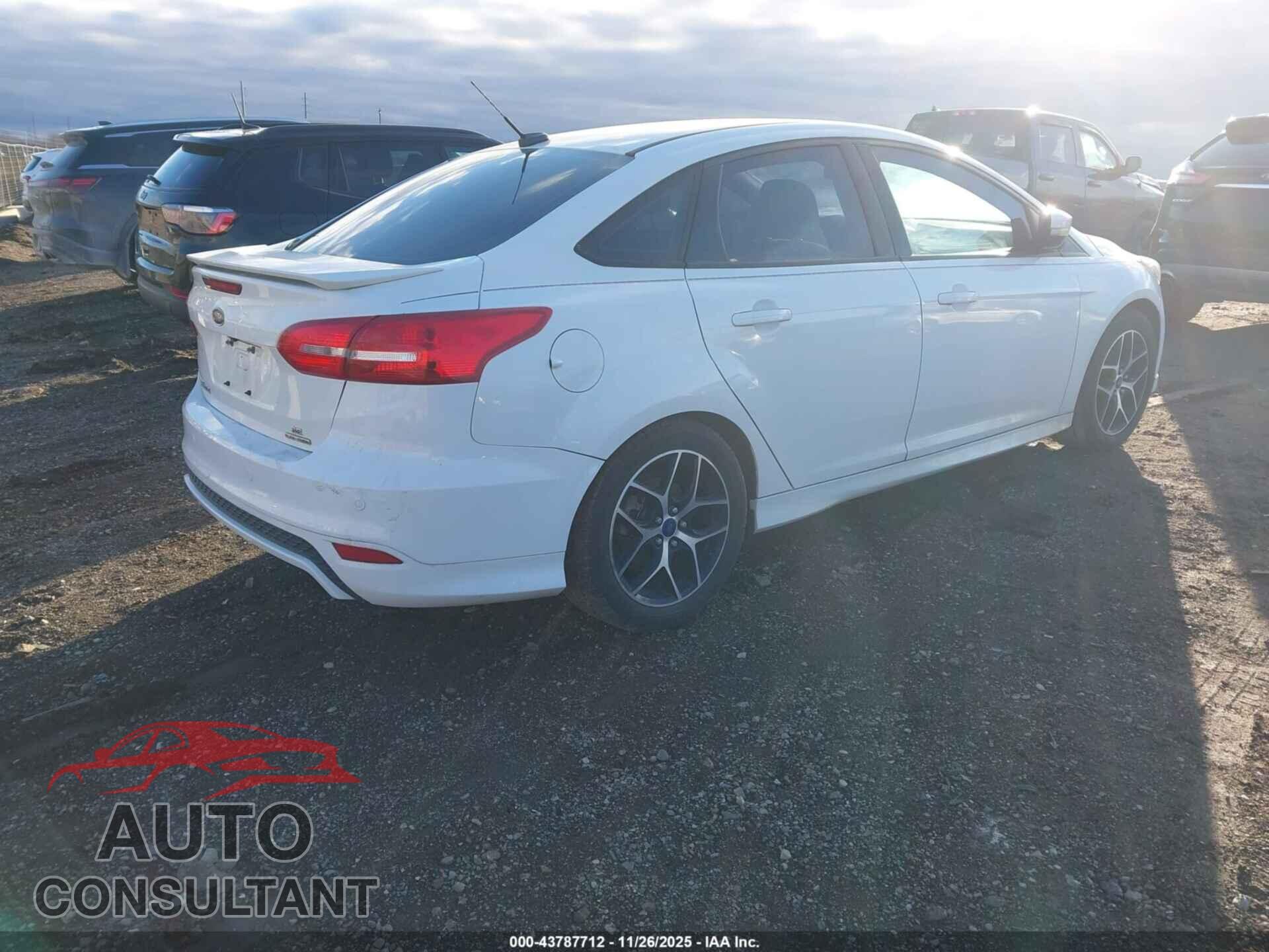 FORD FOCUS 2015 - 1FADP3F24FL210122