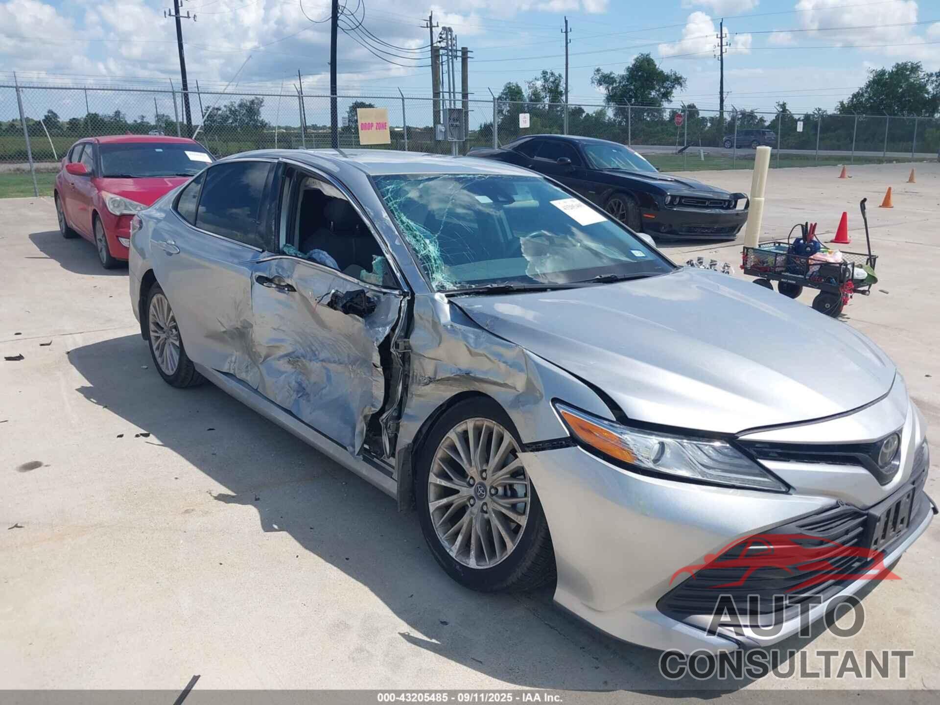 TOYOTA CAMRY 2020 - 4T1F11AK4LU887303