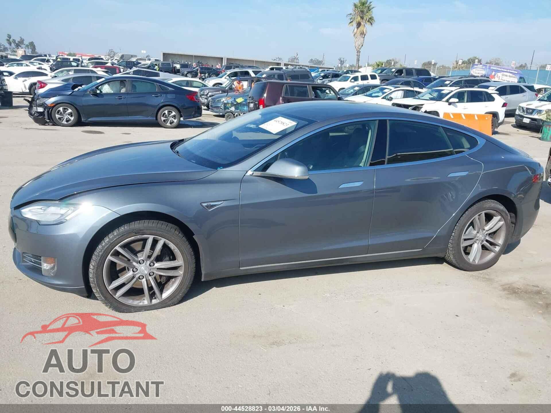 TESLA MODEL S 2013 - 5YJSA1CG0DFP27490