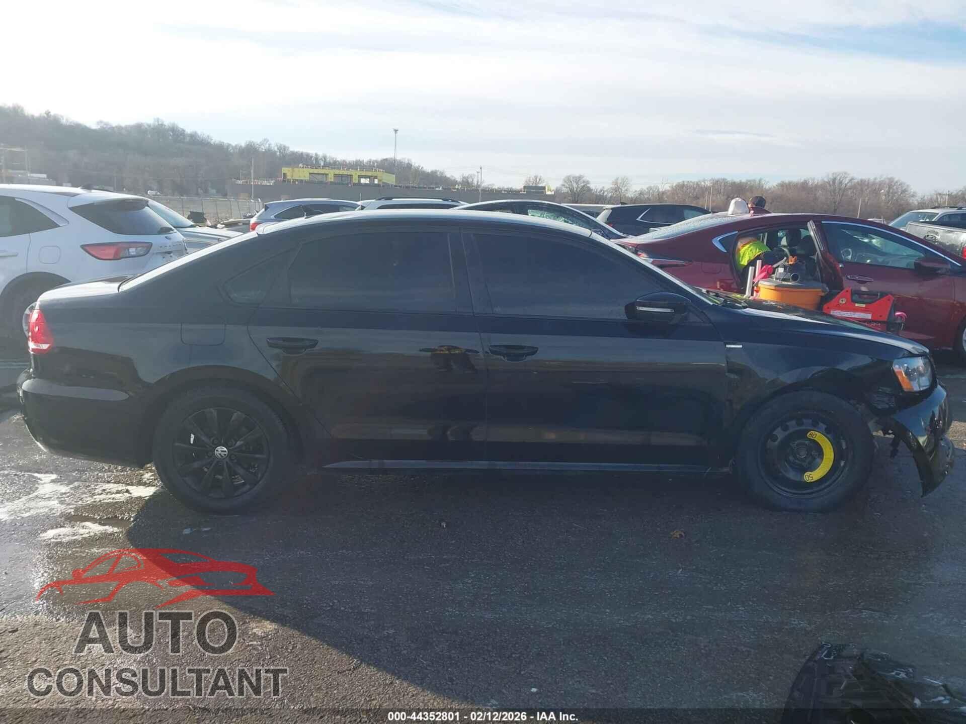 VOLKSWAGEN PASSAT 2013 - 1VWAH7A33DC145629