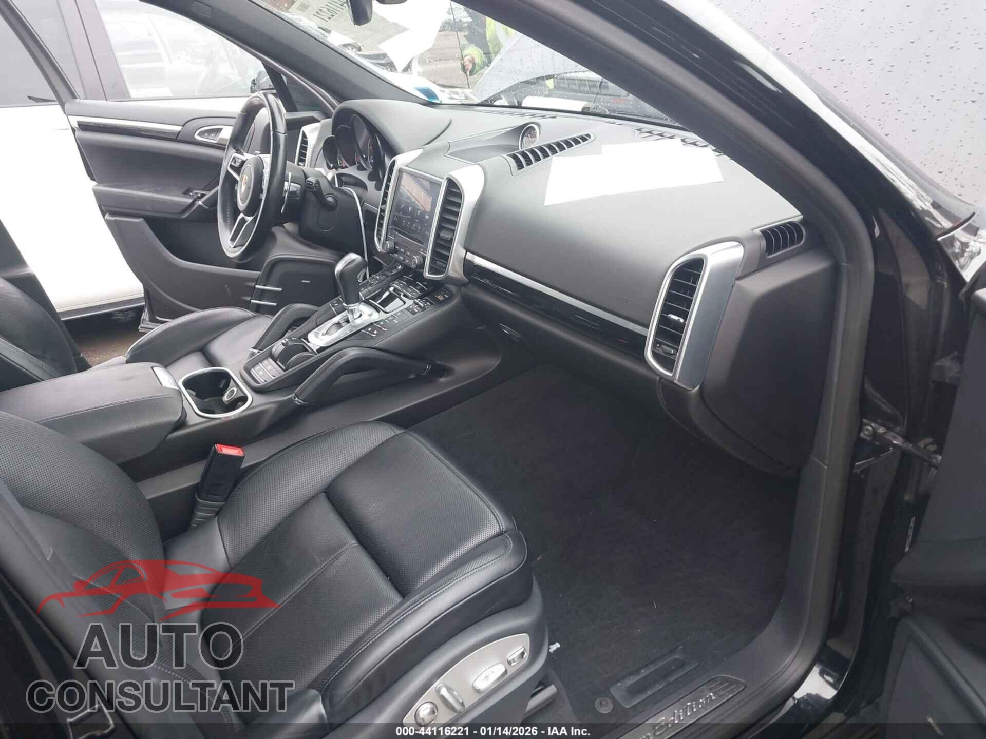 PORSCHE CAYENNE 2017 - WP1AA2A20HKA82419