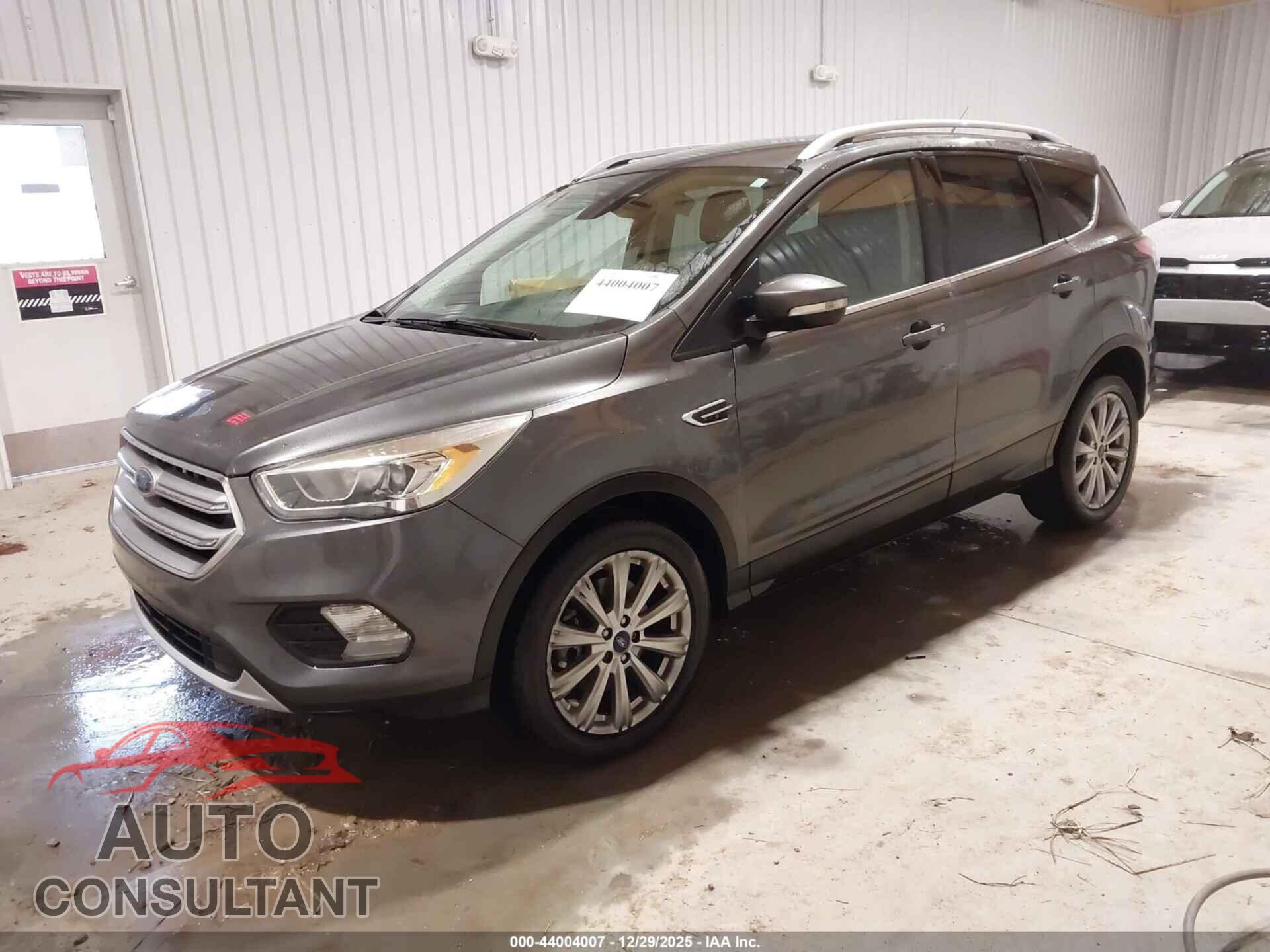 FORD ESCAPE 2017 - 1FMCU0J97HUB46118