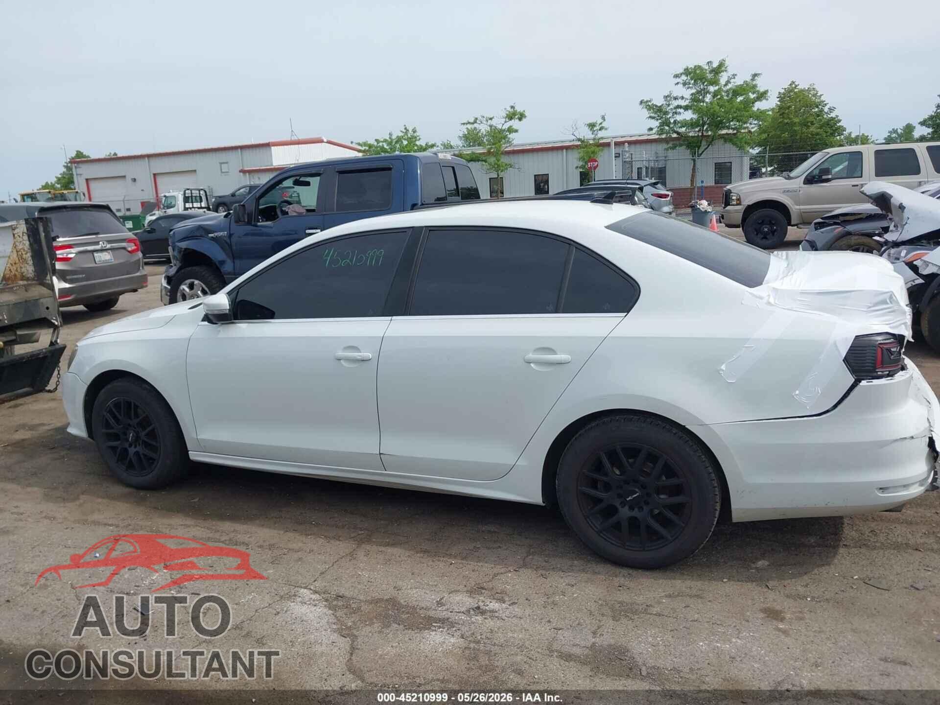 VOLKSWAGEN JETTA 2017 - 3VWDB7AJ7HM399703