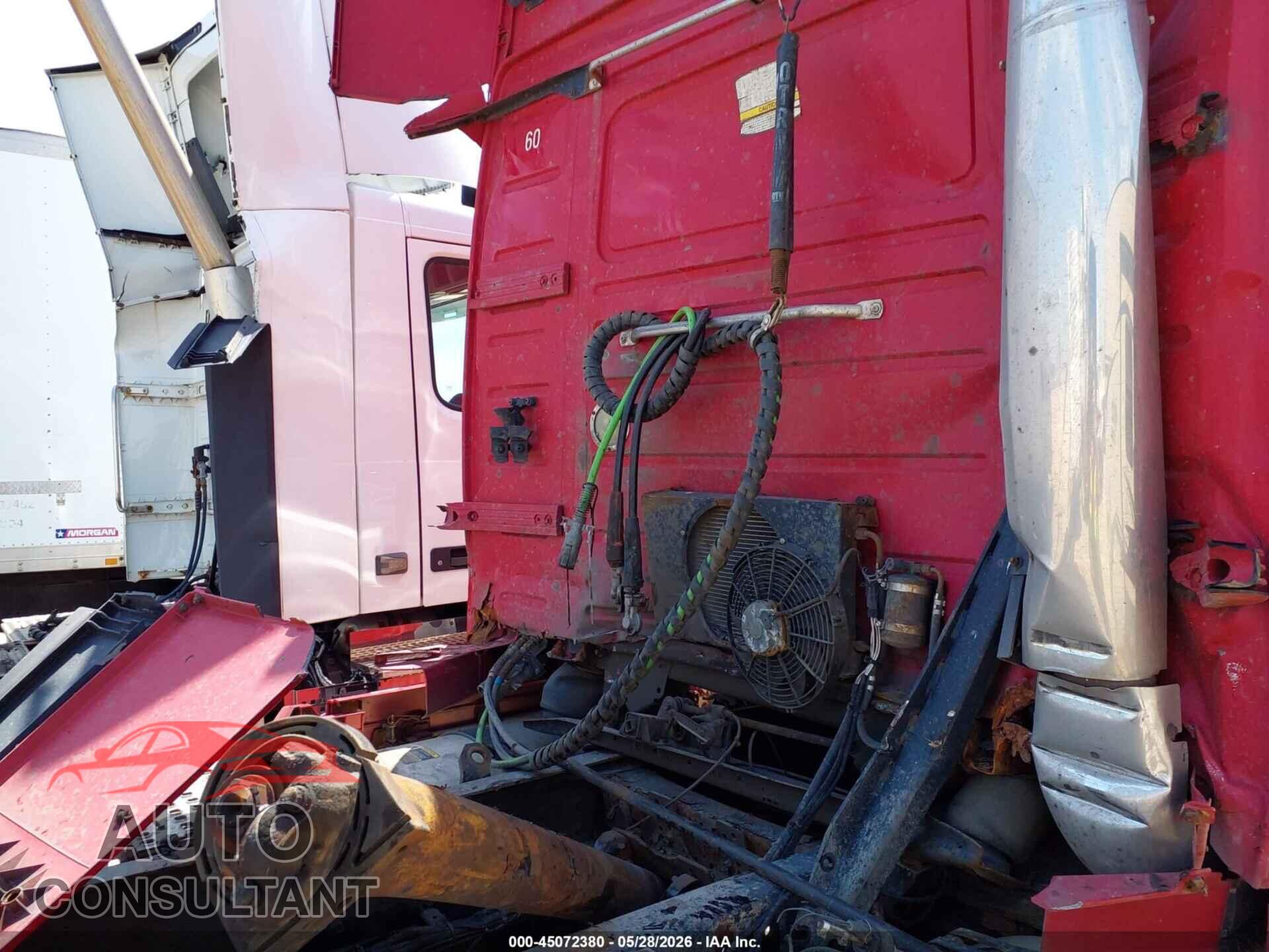 VOLVO VN 2013 - 4V4NC9EH8DN131819