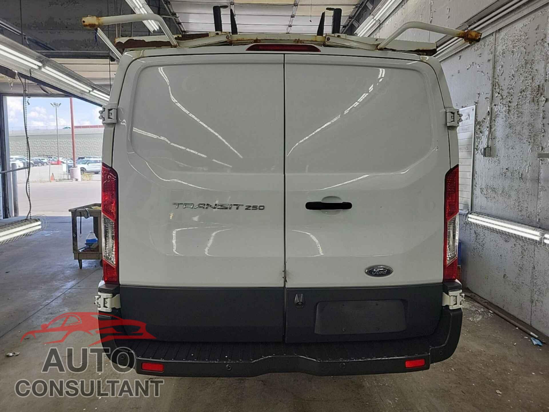 FORD TRANSIT 2017 - 1FTYR1YM0HKB36408