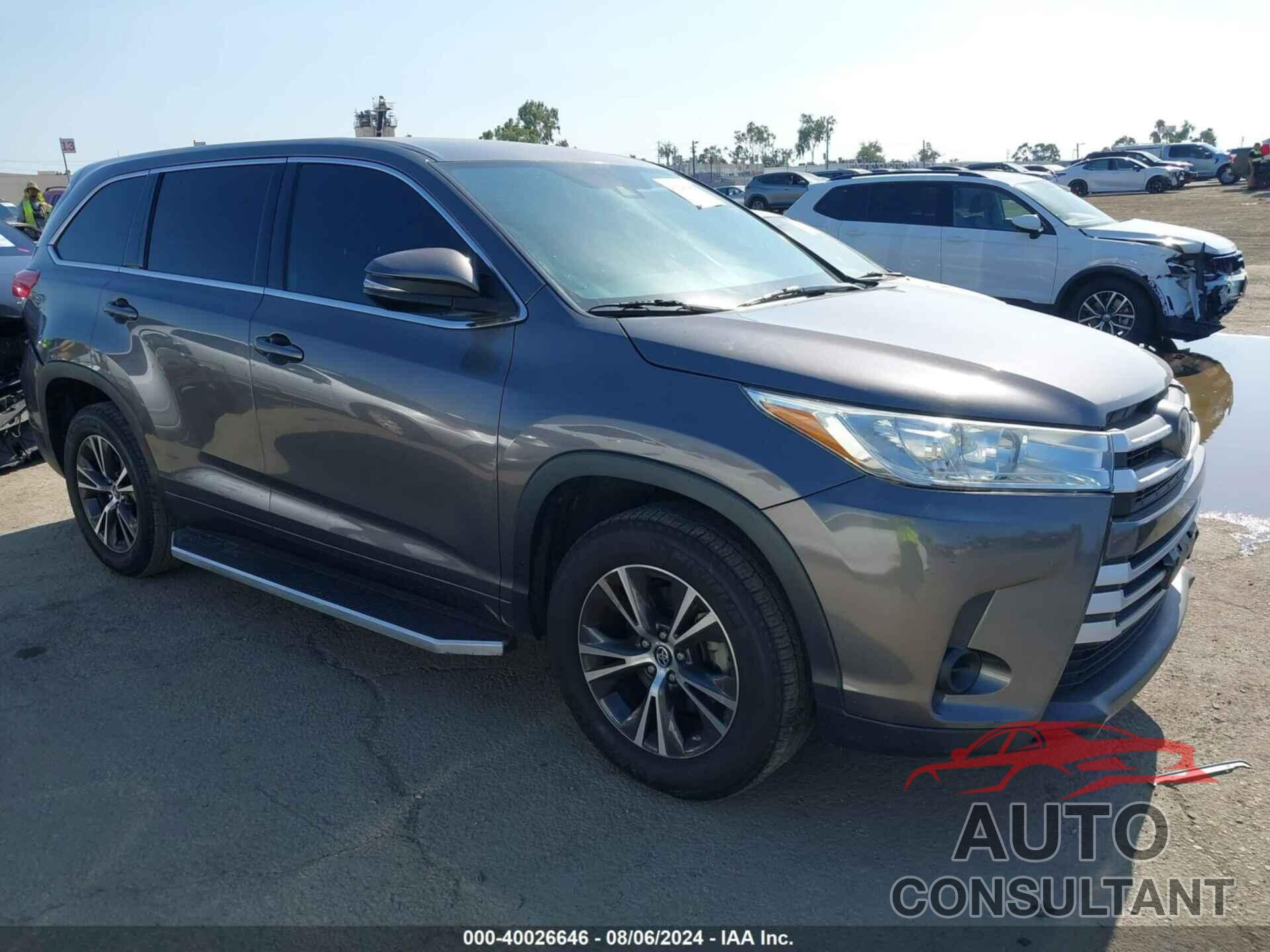 TOYOTA HIGHLANDER 2018 - 5TDZZRFH9JS256070