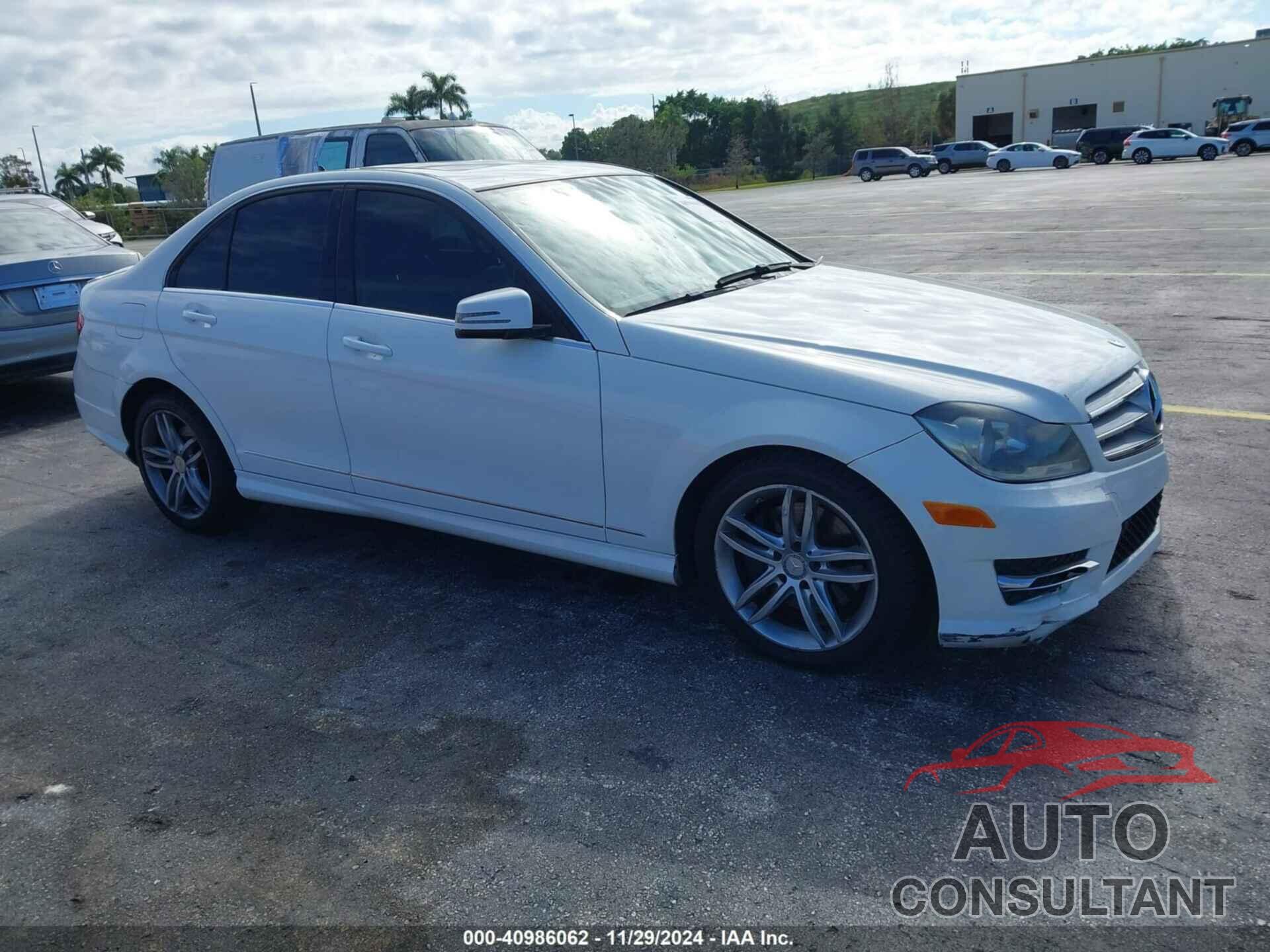 MERCEDES-BENZ C 300 2013 - WDDGF8AB0DA839910