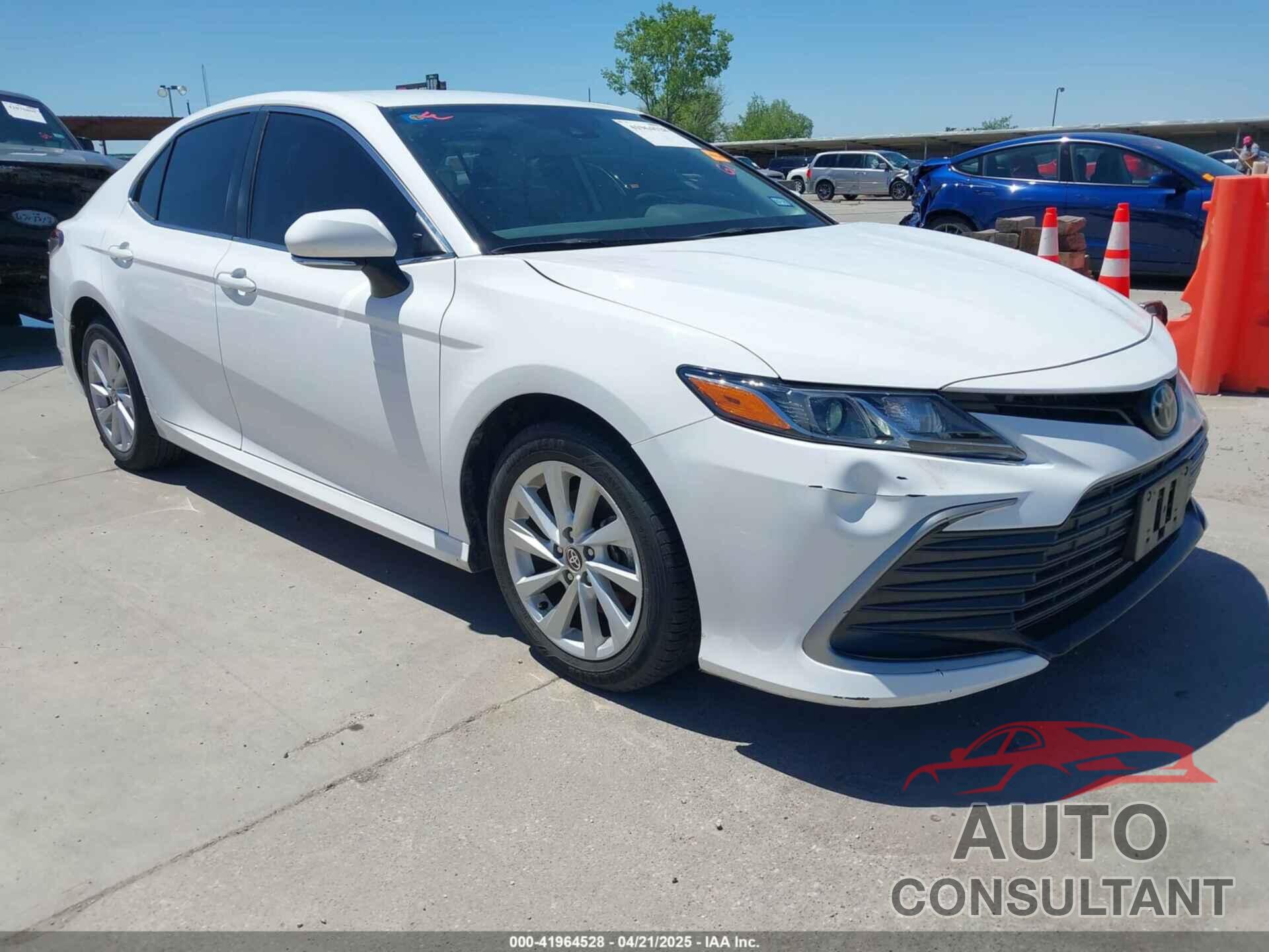 TOYOTA CAMRY 2022 - 4T1R11AK8NU676797