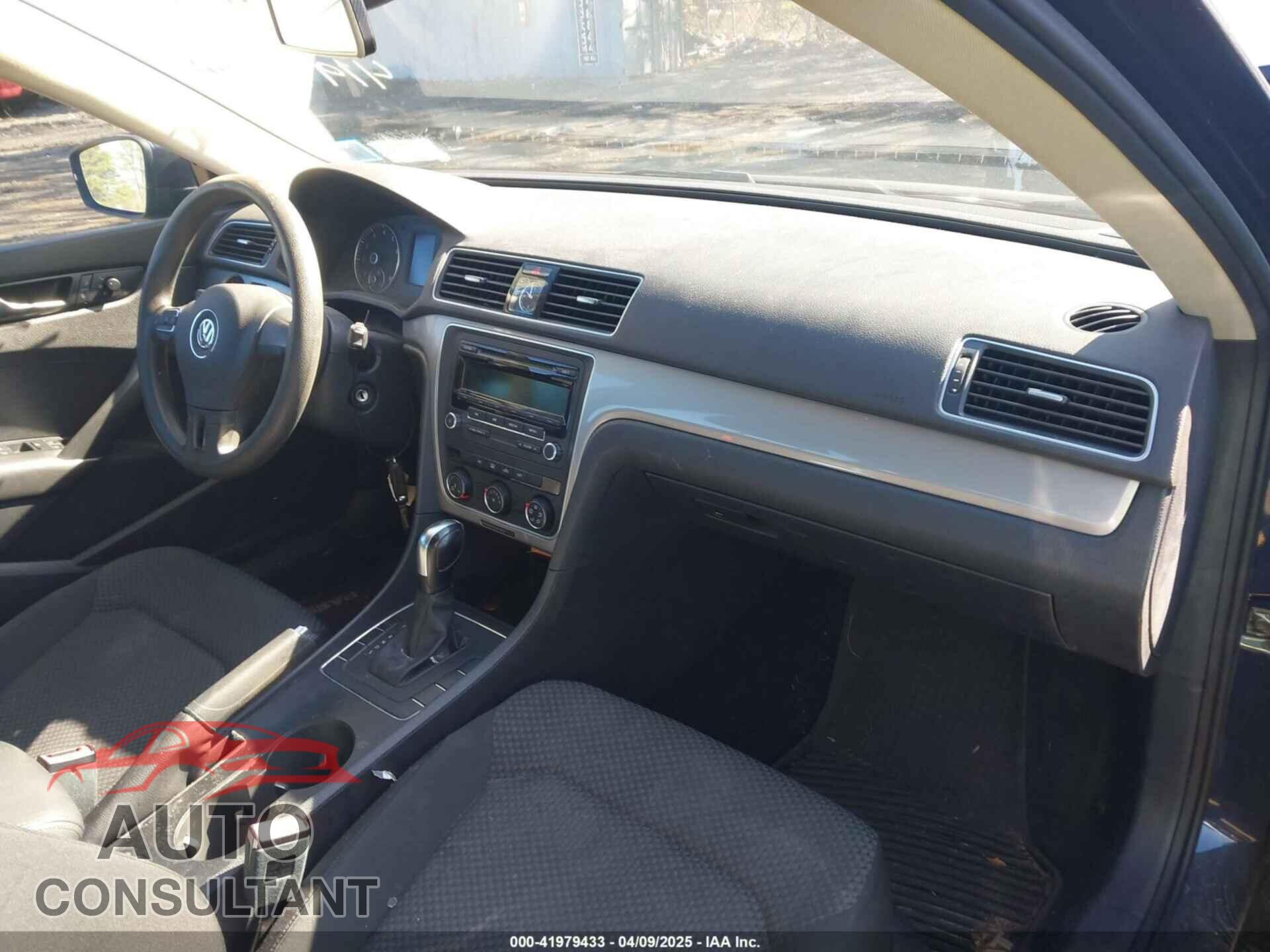 VOLKSWAGEN PASSAT 2015 - 1VWAT7A34FC018762