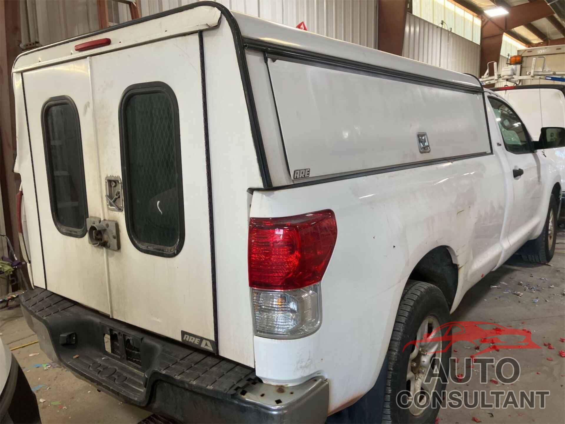 TOYOTA TUNDRA 2011 - 5TFLU5F18BX025124