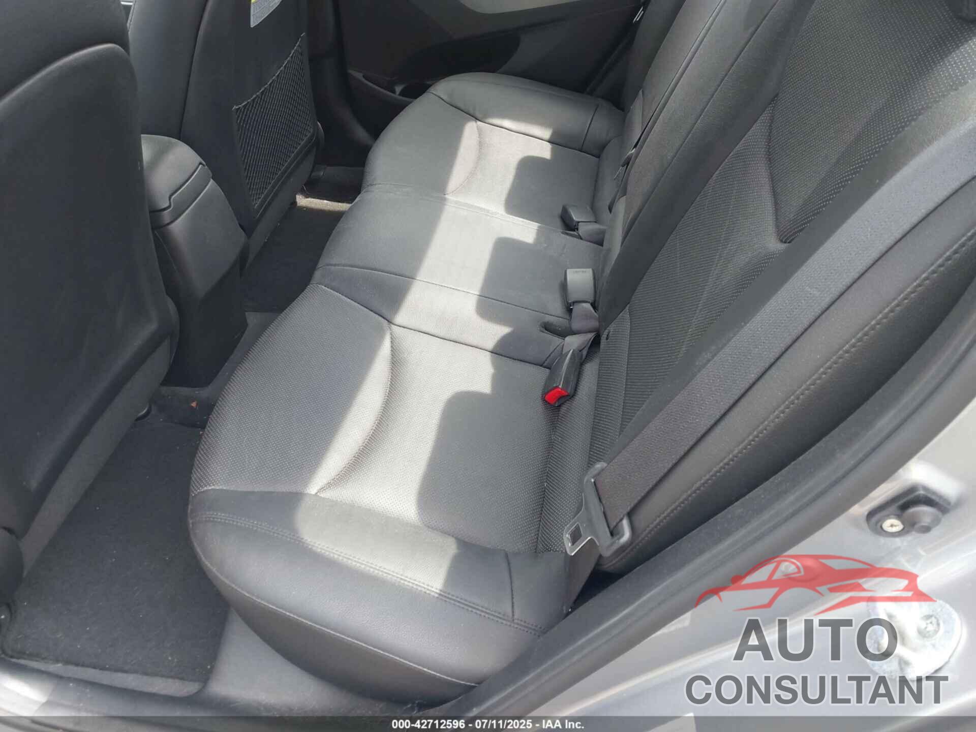 HYUNDAI ELANTRA 2015 - KMHDH4AE0FU301456